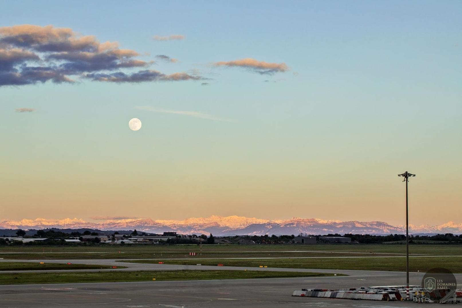 Vue extérieure du lieu Moxy Lyon Airport à Lyon en Auvergne-Rhône-Alpes