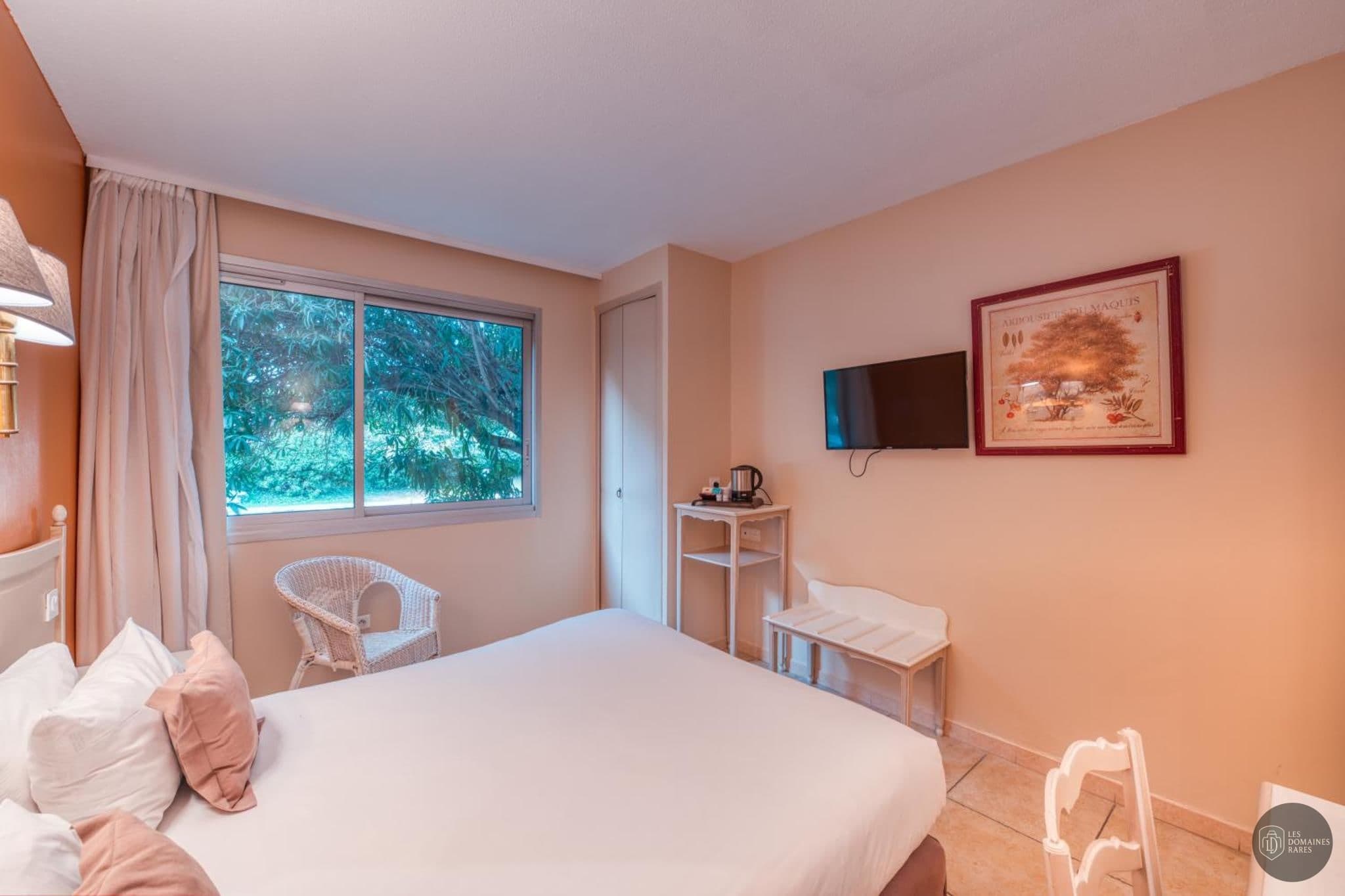 Vue extérieure de l'hôtel Nîmotel à Nîmes en Occitanie
