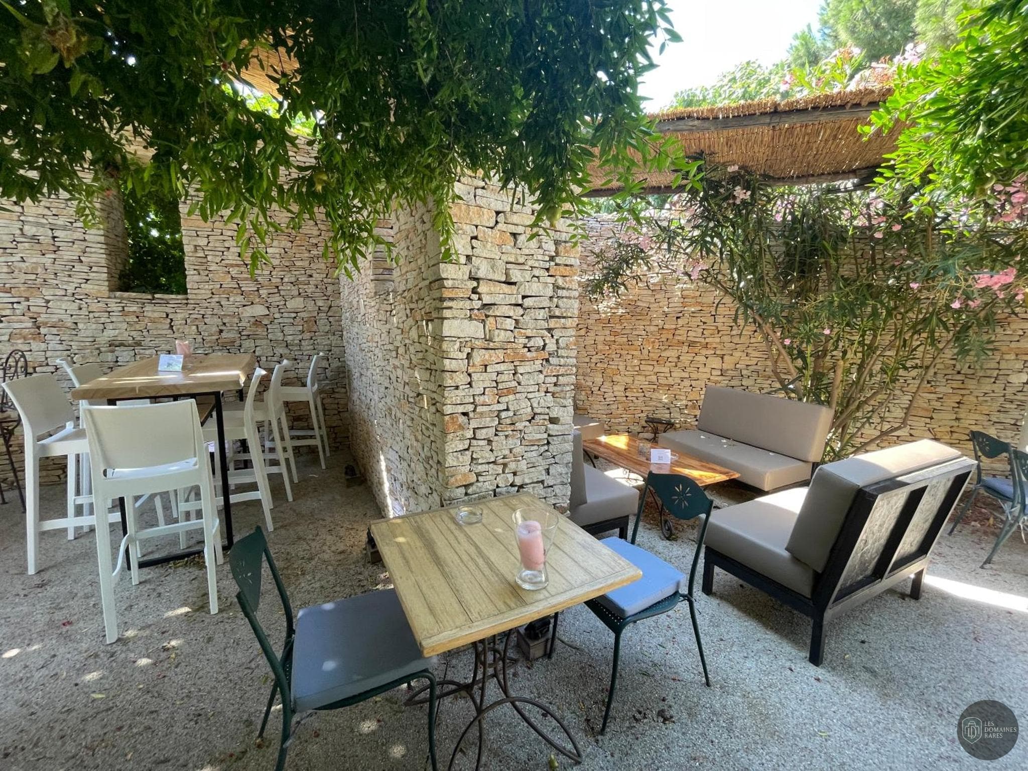 Vue extérieure de l'hôtel Nîmotel à Nîmes en Occitanie