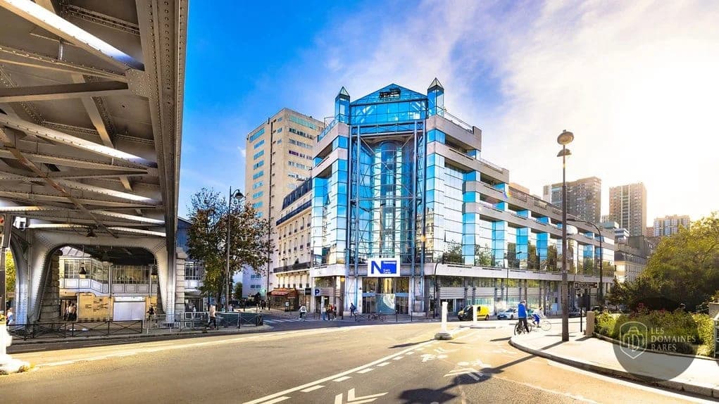 Vue extérieure de l'auberge Newcap Event Center à Paris en Île-de-France