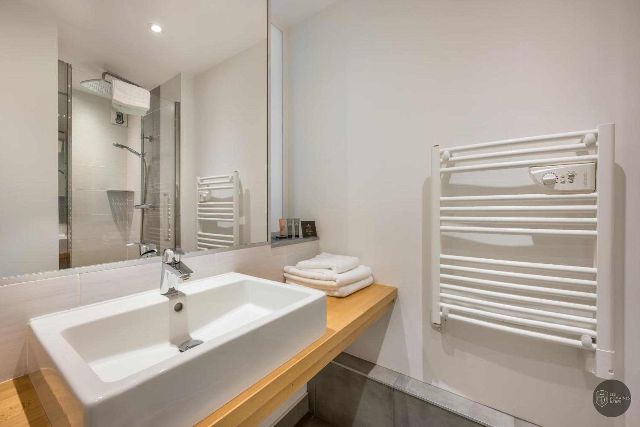 Salle de bain de l'hôtel Newport Hôtel en Auvergne-Rhône-Alpes