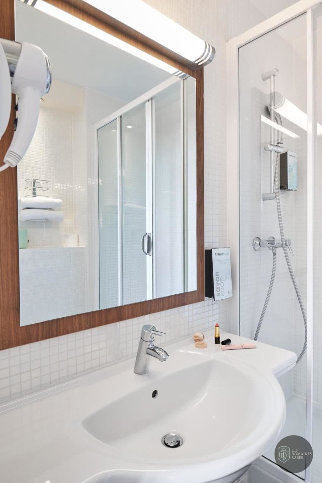 Salle de bain du lieu Nice Acropolis à Nice en Provence-Alpes-Côte d'Azur