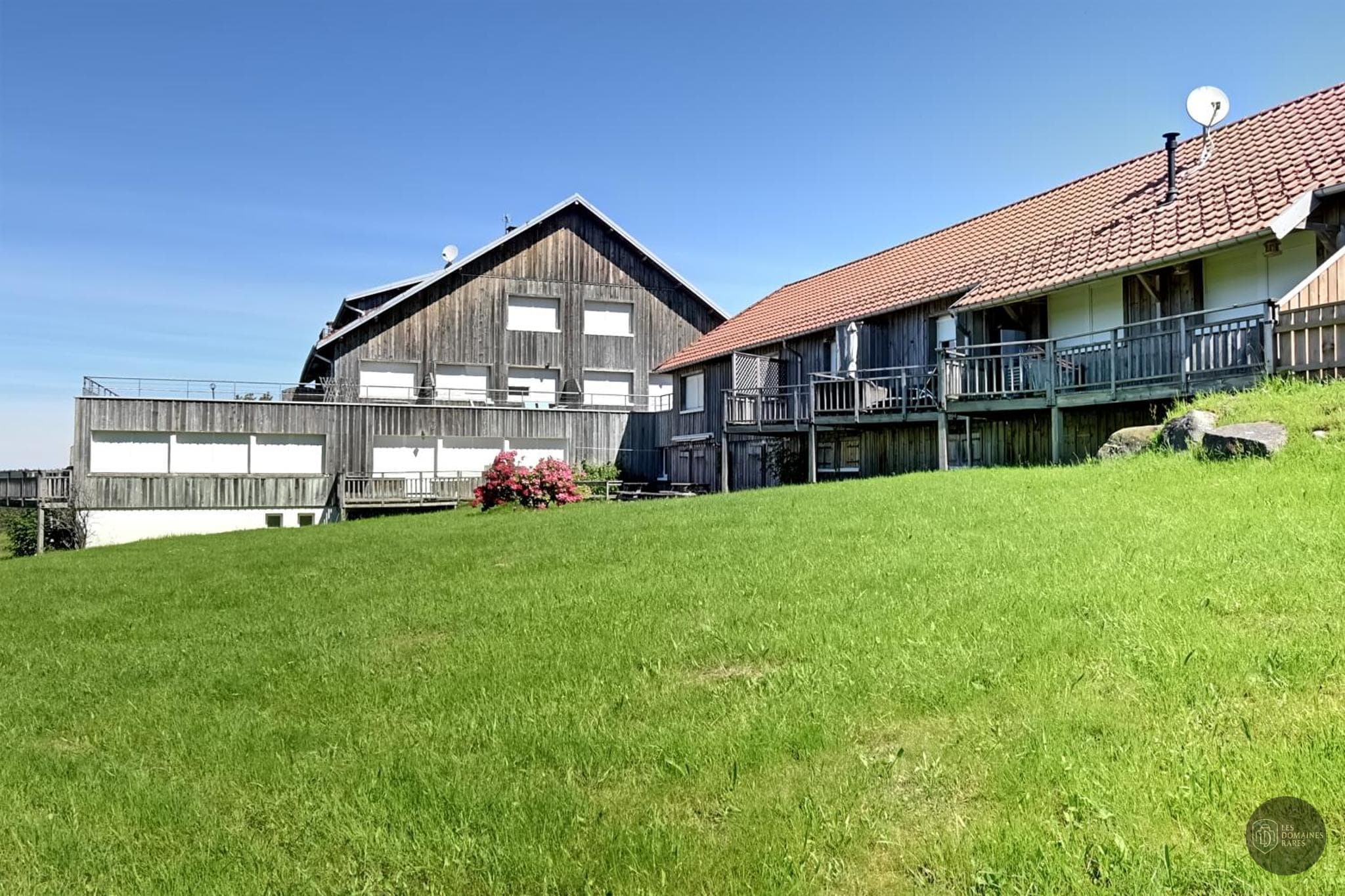 Vue extérieure du lieu Nid des Vosges à Champdray en Grand Est