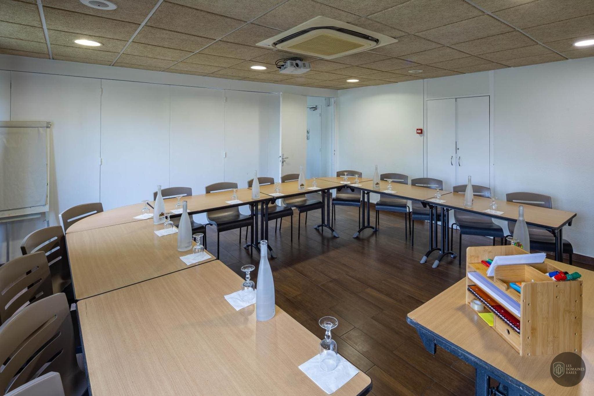 Salle de réunion 1 de l'hôtel Noemys Arles à Arles en Provence-Alpes-Côte d'Azur