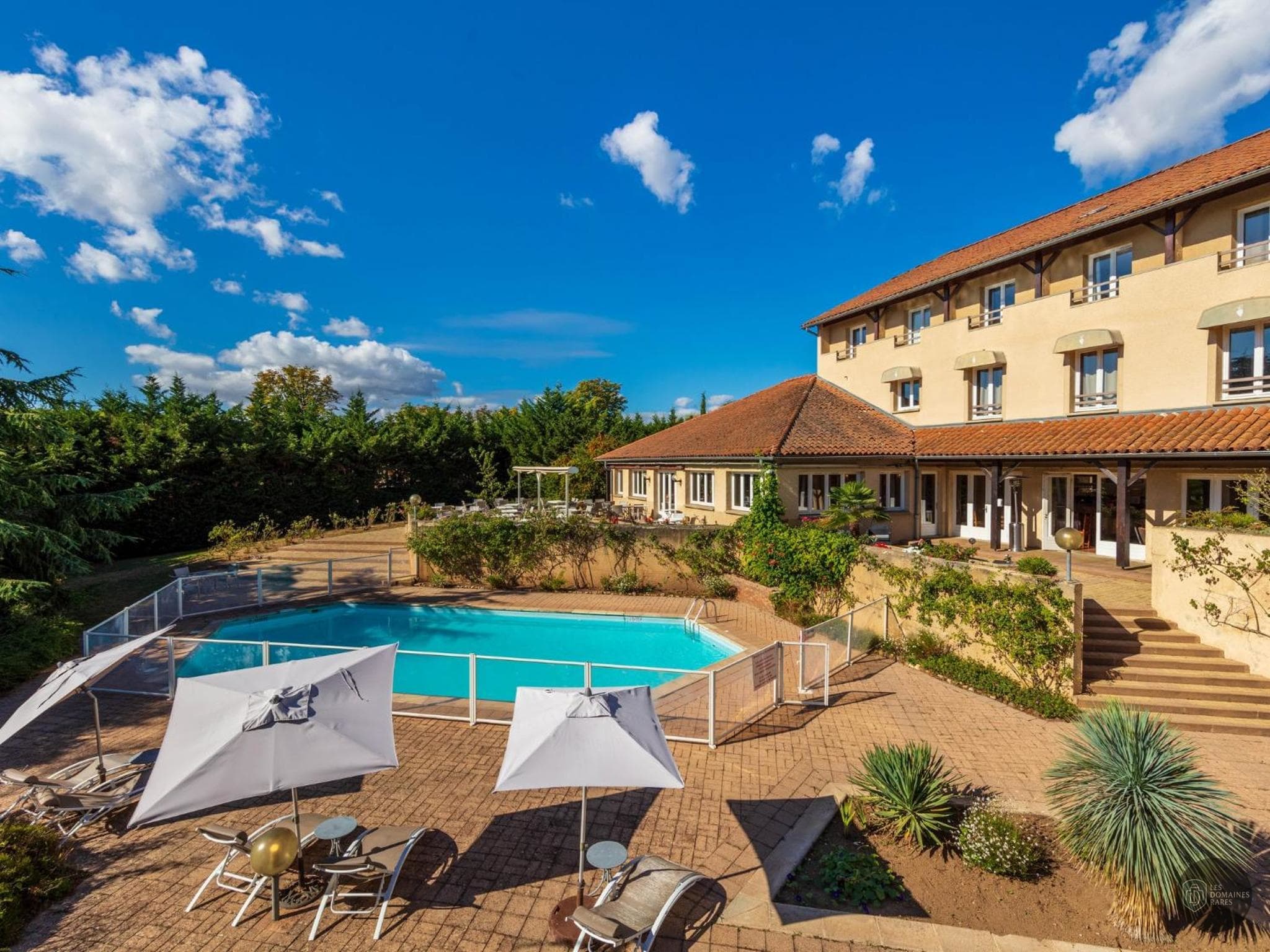 Piscine et activités de l'hôtel Noemys Morgon en Auvergne-Rhône-Alpes