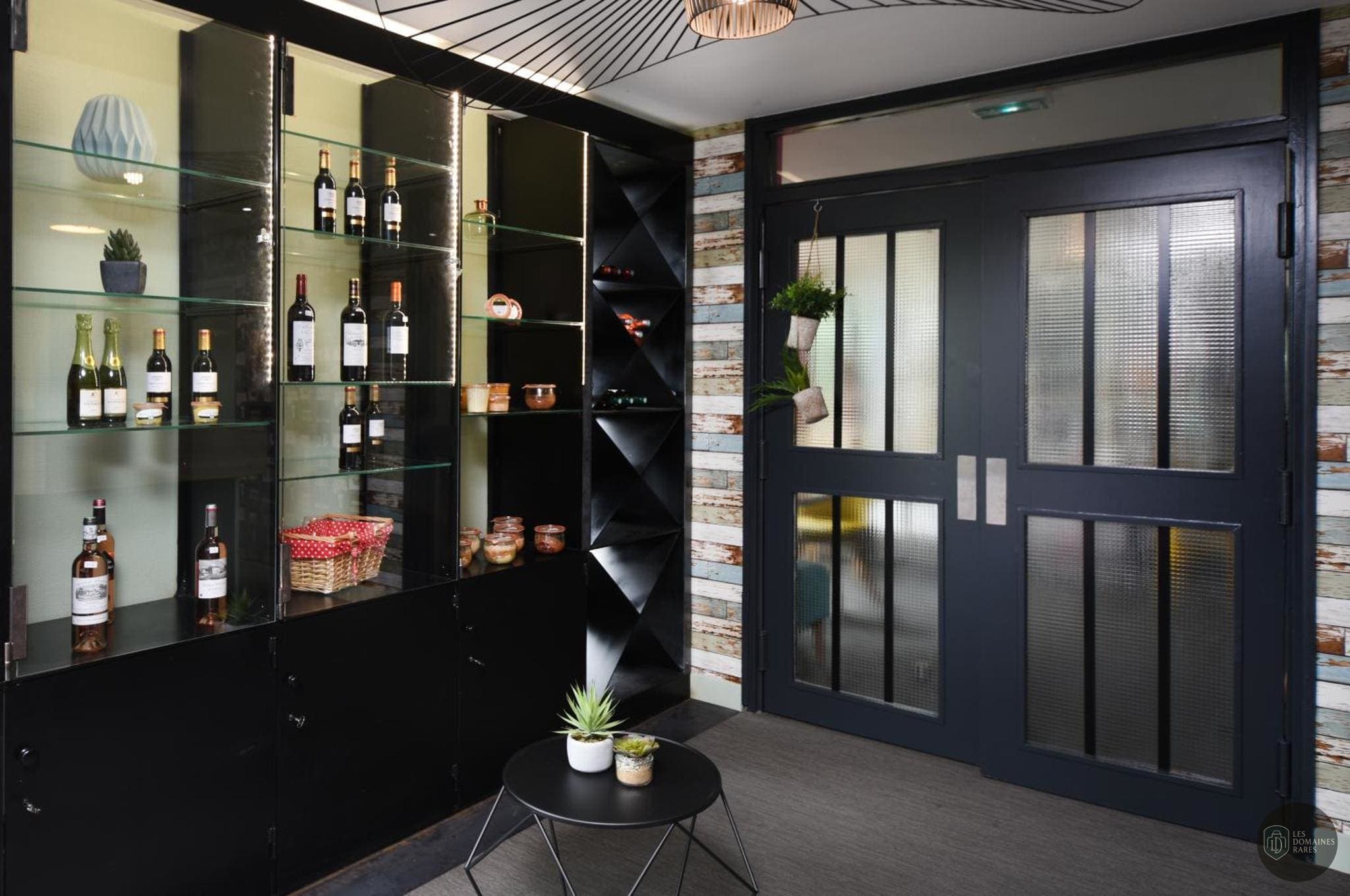 Vue extérieure de l'hôtel Novalis Hôtel à Gradignan en Nouvelle-Aquitaine