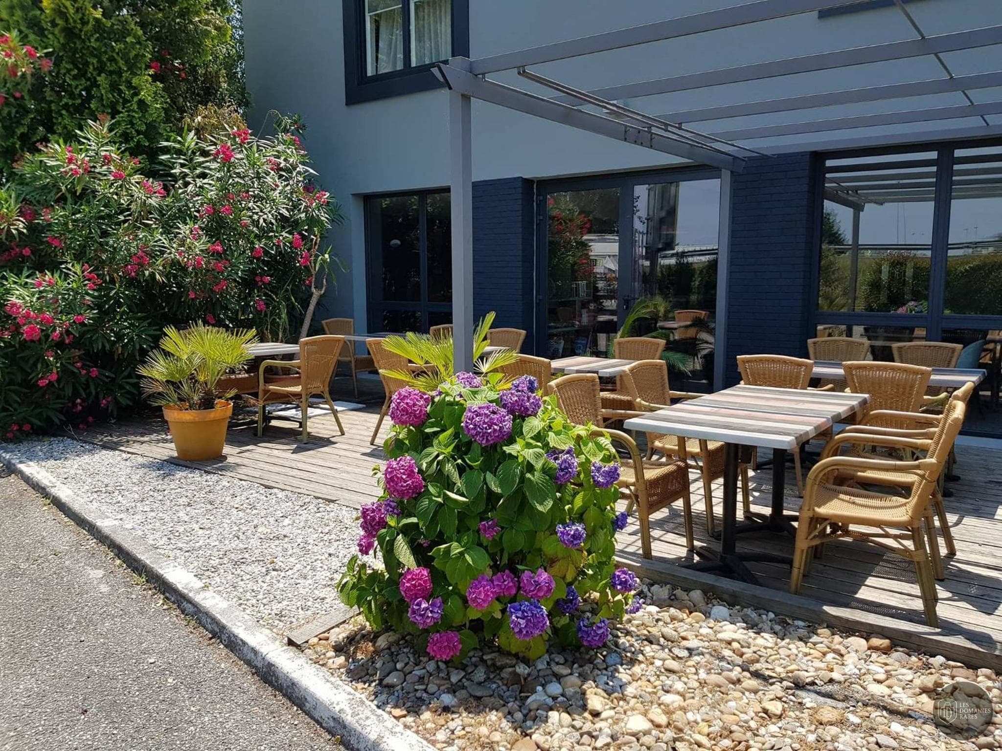 Vue extérieure de l'hôtel Novalis Hôtel à Gradignan en Nouvelle-Aquitaine