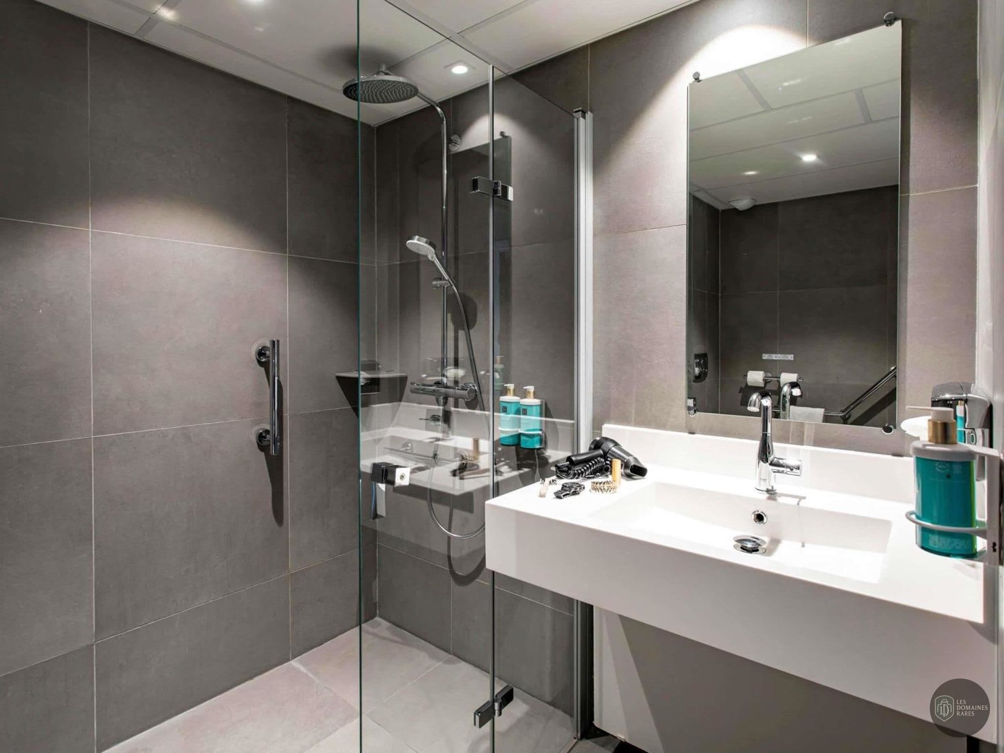 Salle de bain de l'hôtel Novotel Beaune à Beaune en Bourgogne-Franche-Comté