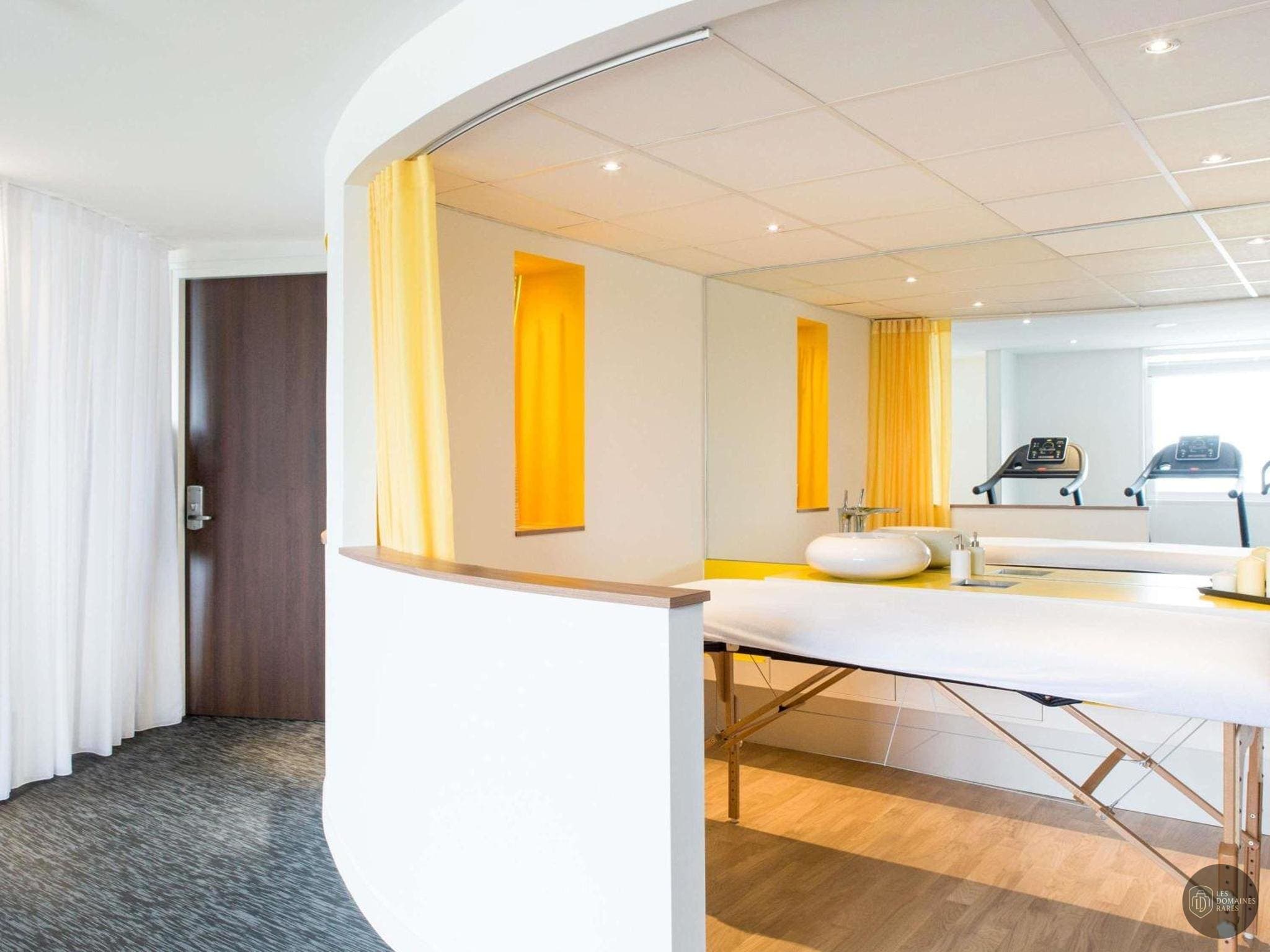 Vue extérieure de l'hôtel Novotel Bordeaux Lac à Bordeaux en Nouvelle-Aquitaine