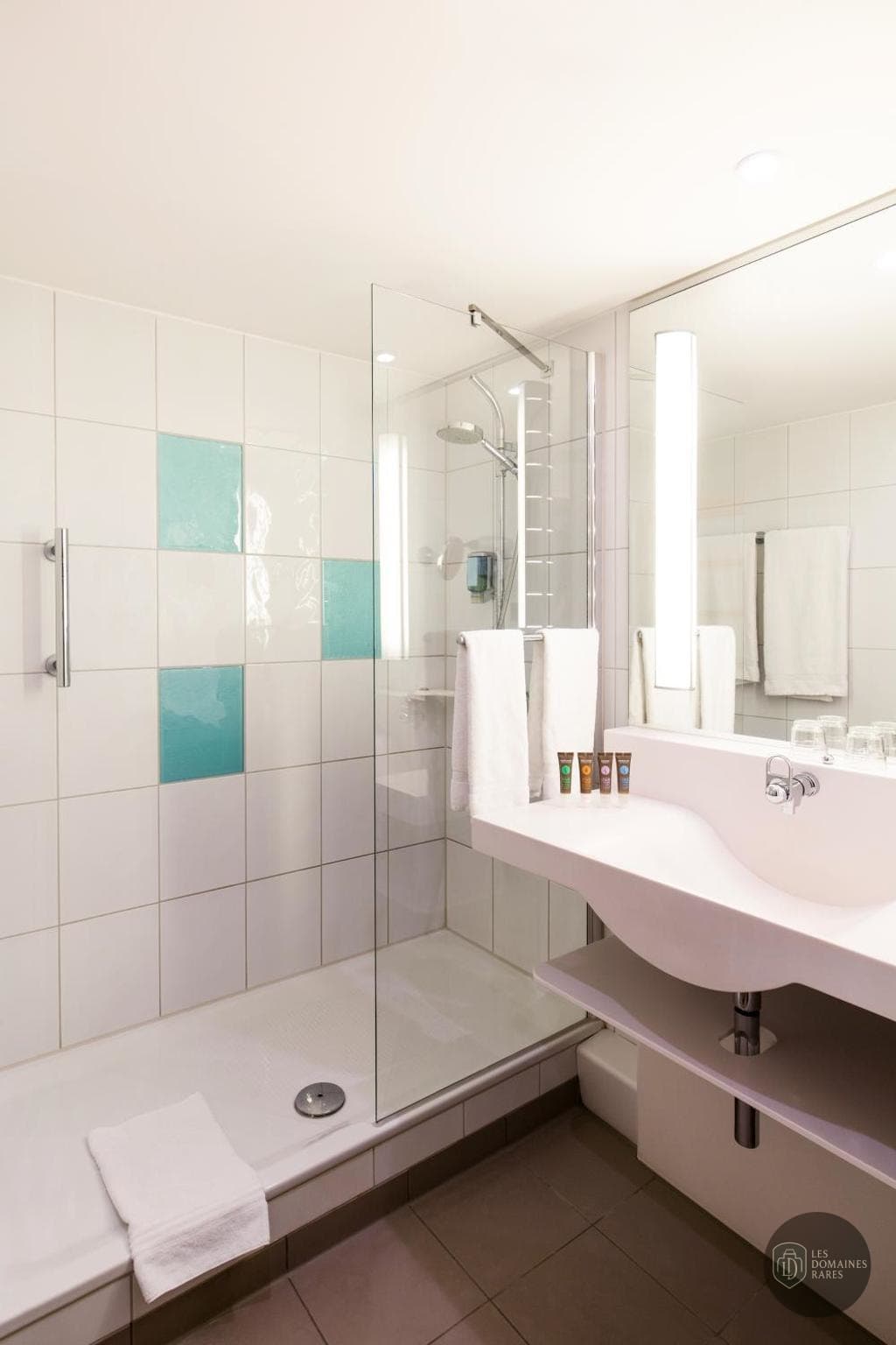 Salle de bain de l'hôtel Novotel Pau Lescar à Lescar en Nouvelle-Aquitaine