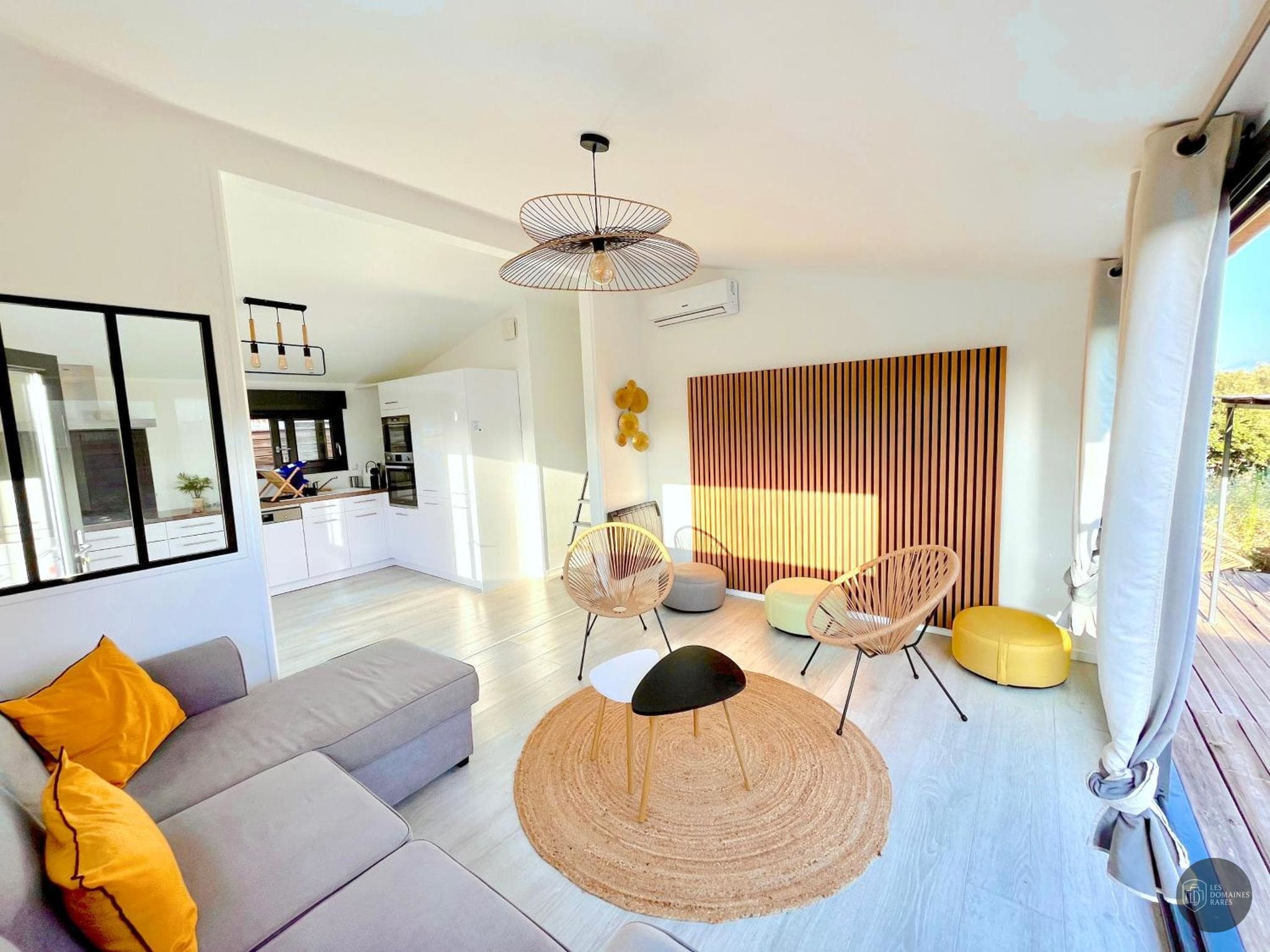 Espace intérieur du gîte Nuiki Lodges en Auvergne-Rhône-Alpes