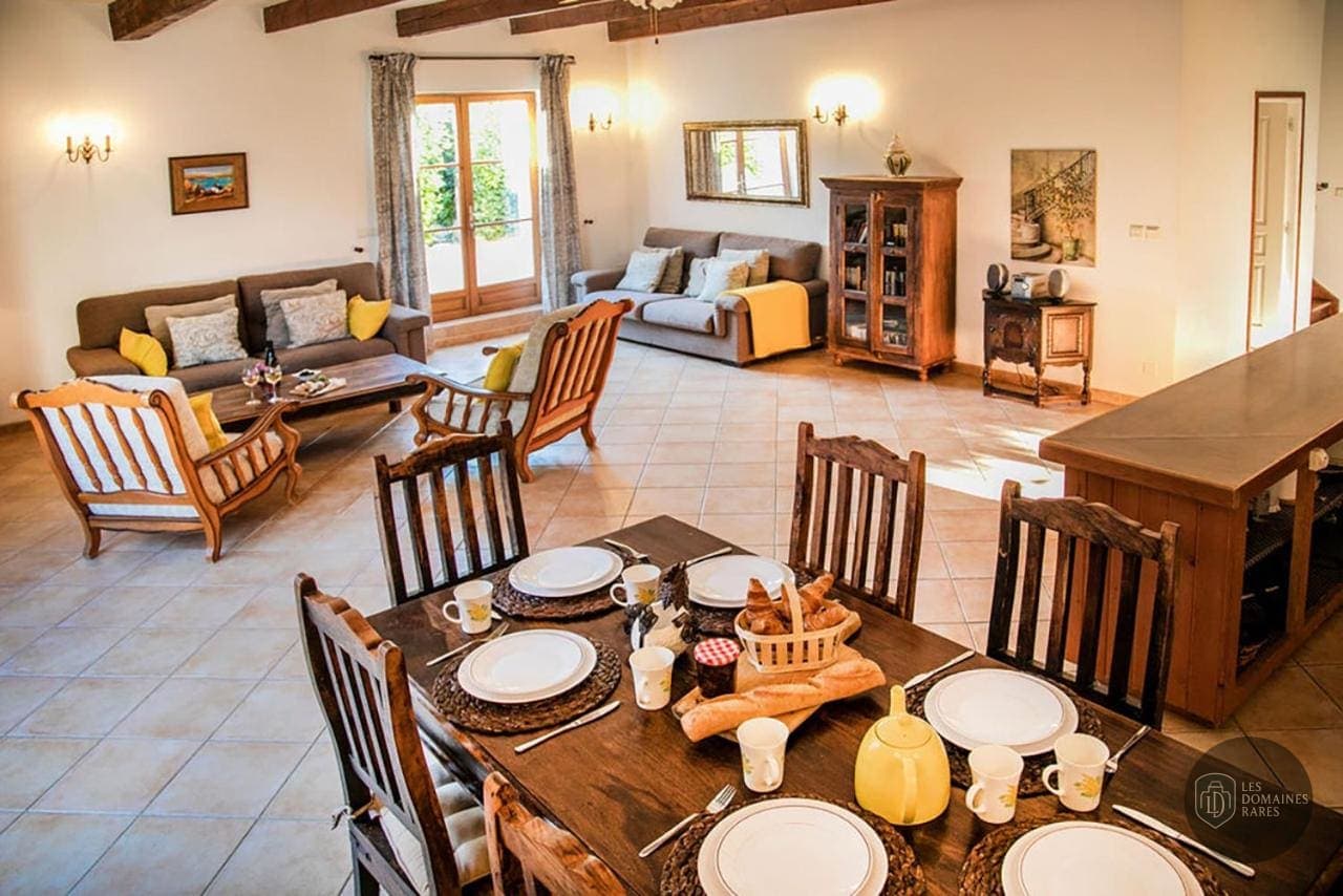 Vue extérieure du domaine O’Domaine St Ferreol à Chis en Occitanie