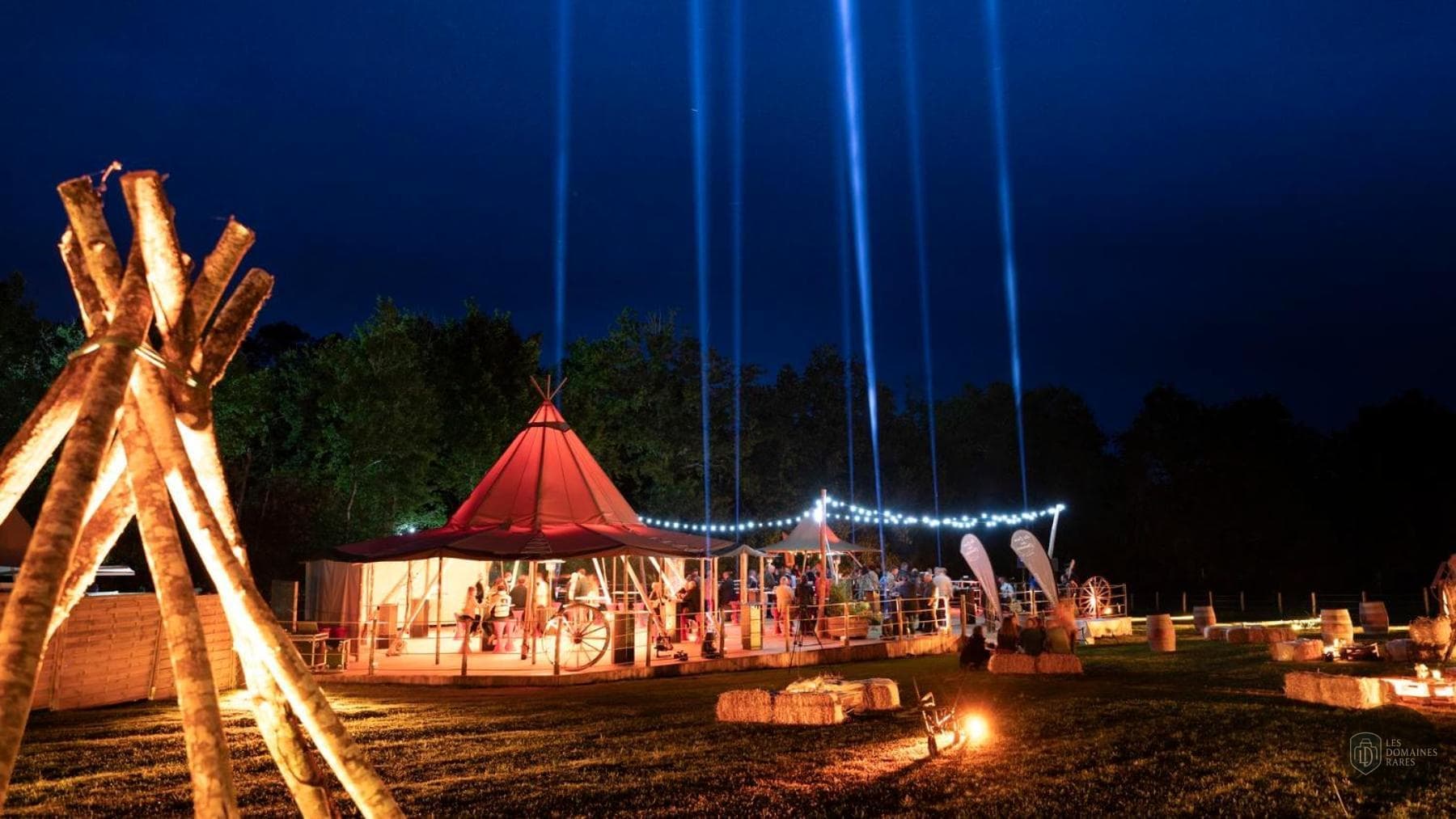 Vue extérieure de l'hôtel O'Tel Park en Pays de la Loire
