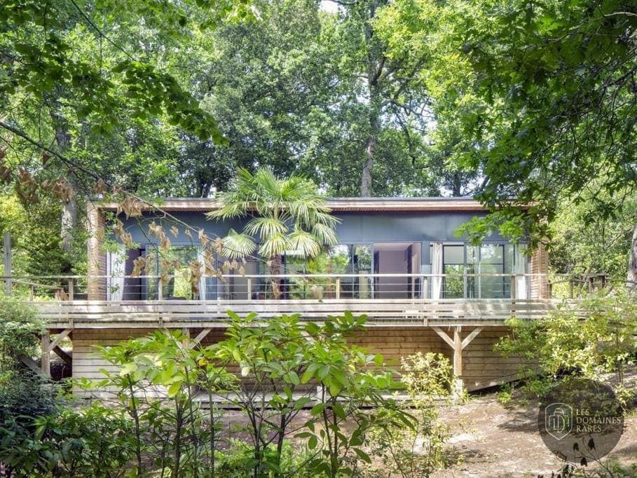 Vue extérieure du lieu Oasis de France à Lavoine en Auvergne-Rhône-Alpes