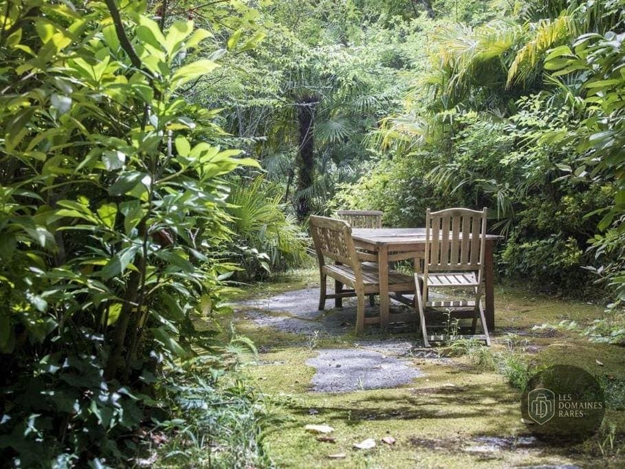 Vue extérieure du lieu Oasis de France à Lavoine en Auvergne-Rhône-Alpes