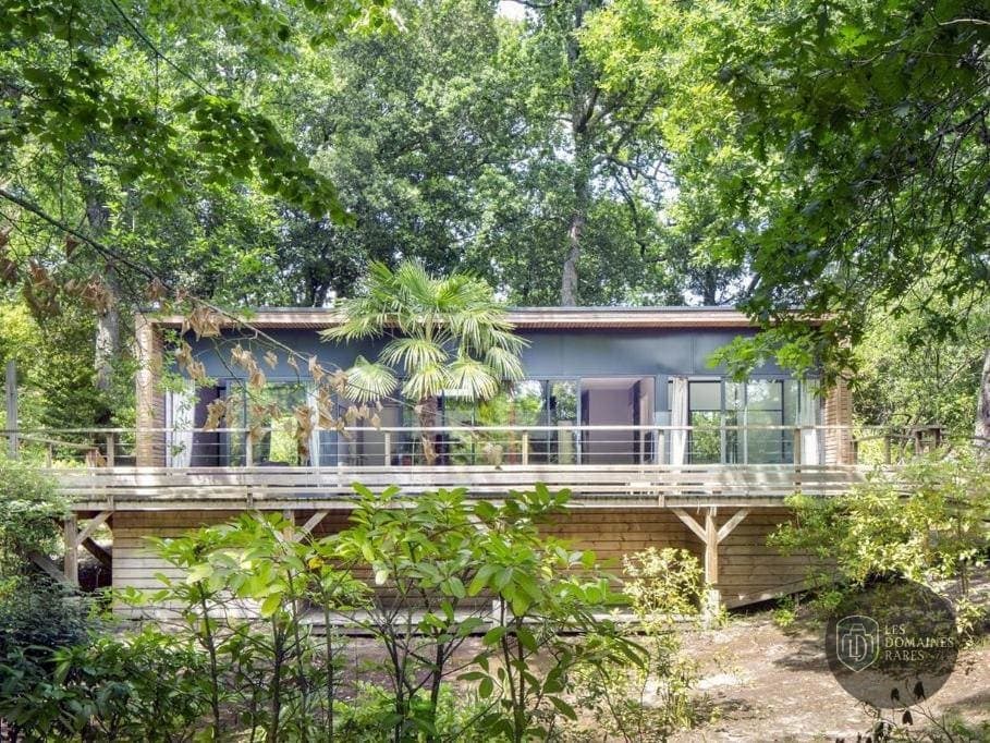 Vue extérieure du lieu Oasis de France à Lavoine en Auvergne-Rhône-Alpes