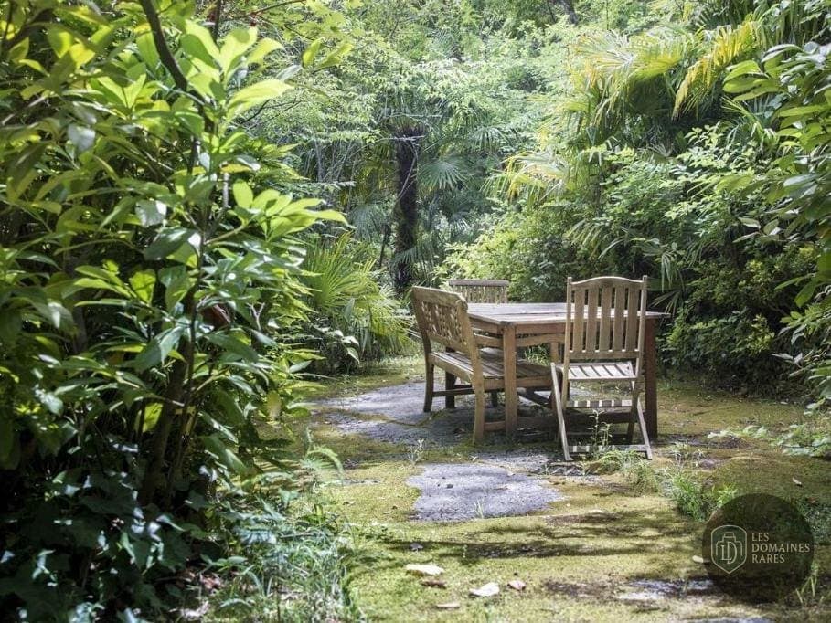 Vue extérieure du lieu Oasis de France à Lavoine en Auvergne-Rhône-Alpes