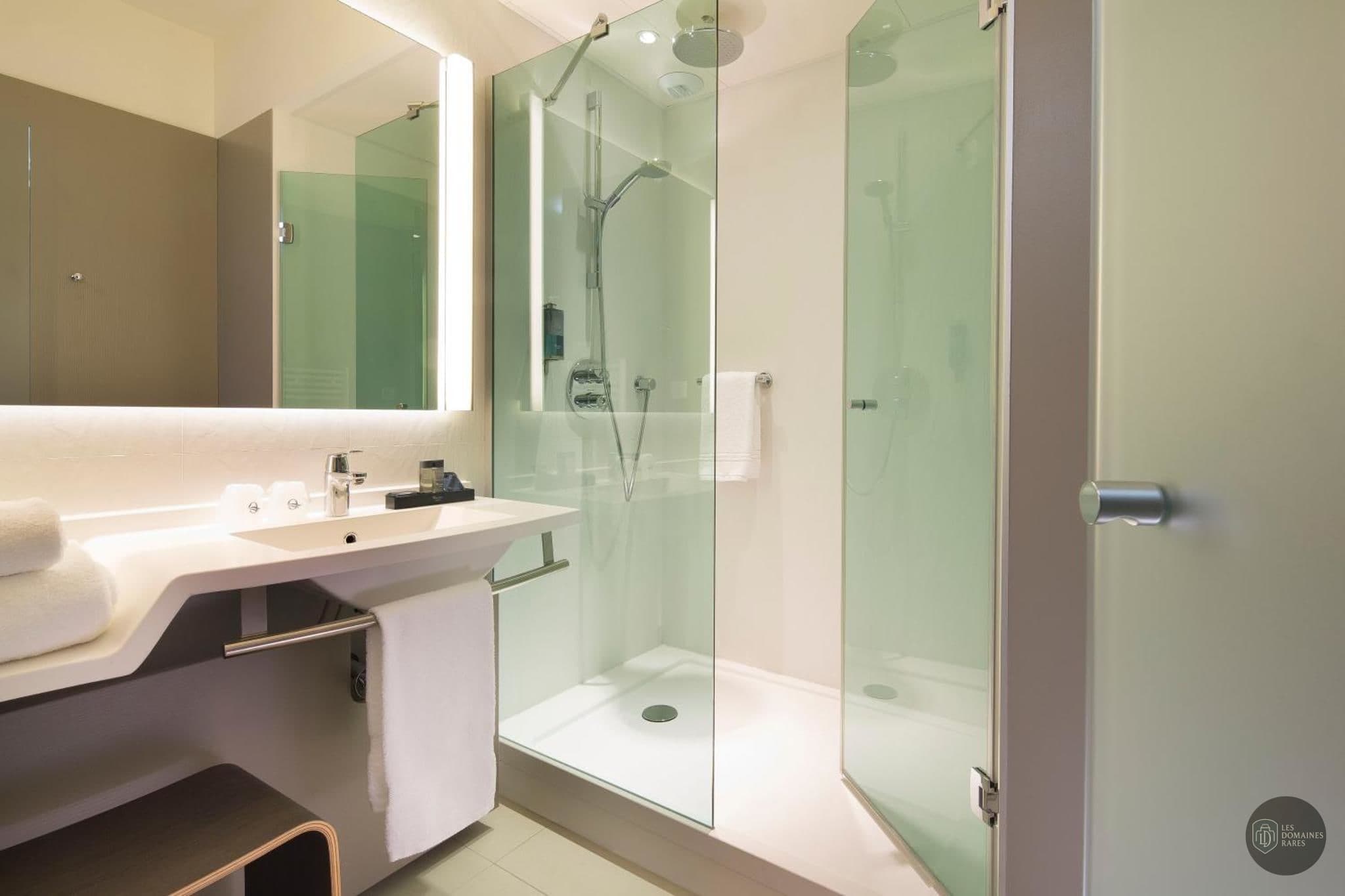 Salle de bain de l'hôtel Oceania Le Jura Dijon à Dijon en Bourgogne-Franche-Comté