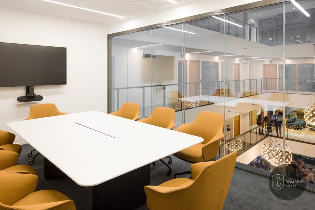 Salle de réunion moderne et lumineuse