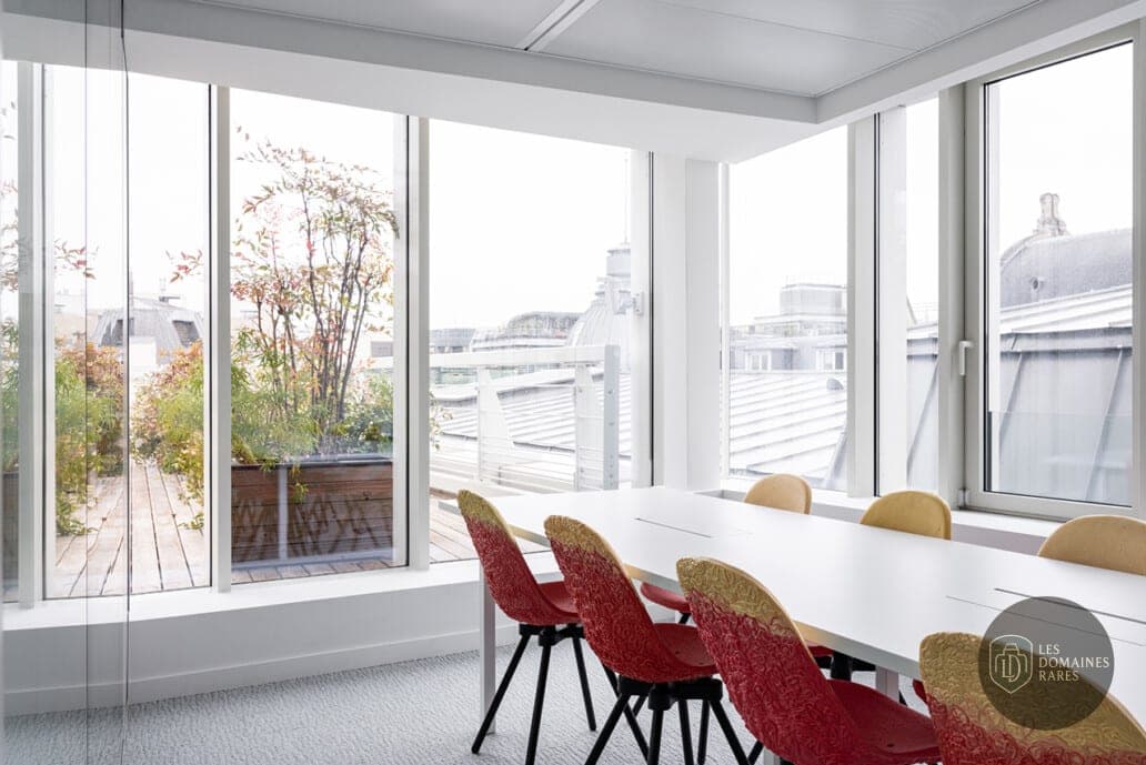 Salle de réunion avec vue extérieure