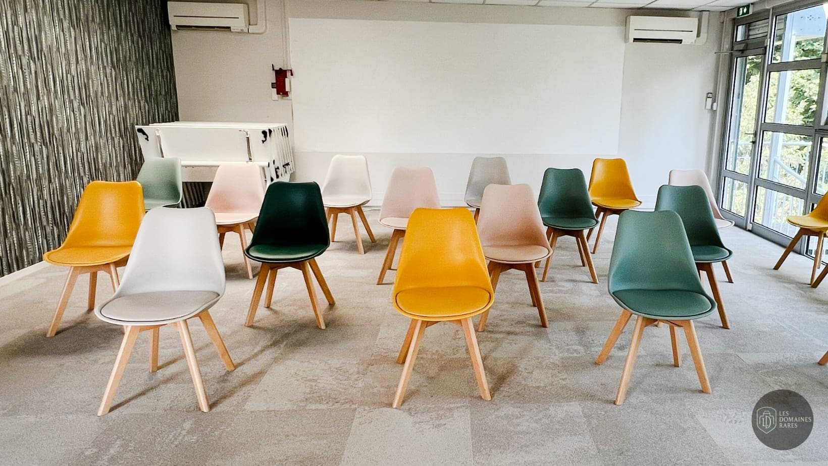 Salle de réunion 5 de l'auberge Oobee Cowork à Meylan en Auvergne-Rhône-Alpes