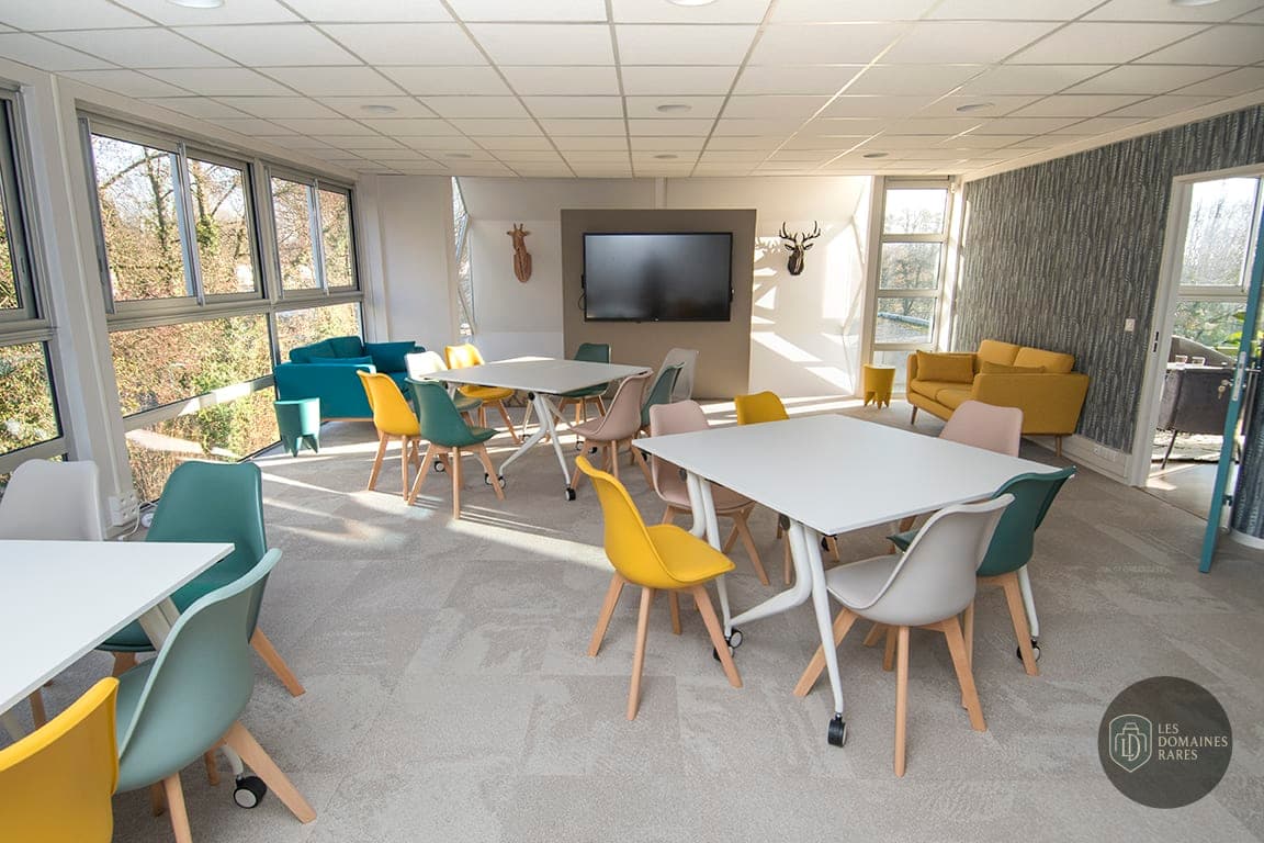 Salle de réunion 8 de l'auberge Oobee Cowork à Meylan en Auvergne-Rhône-Alpes