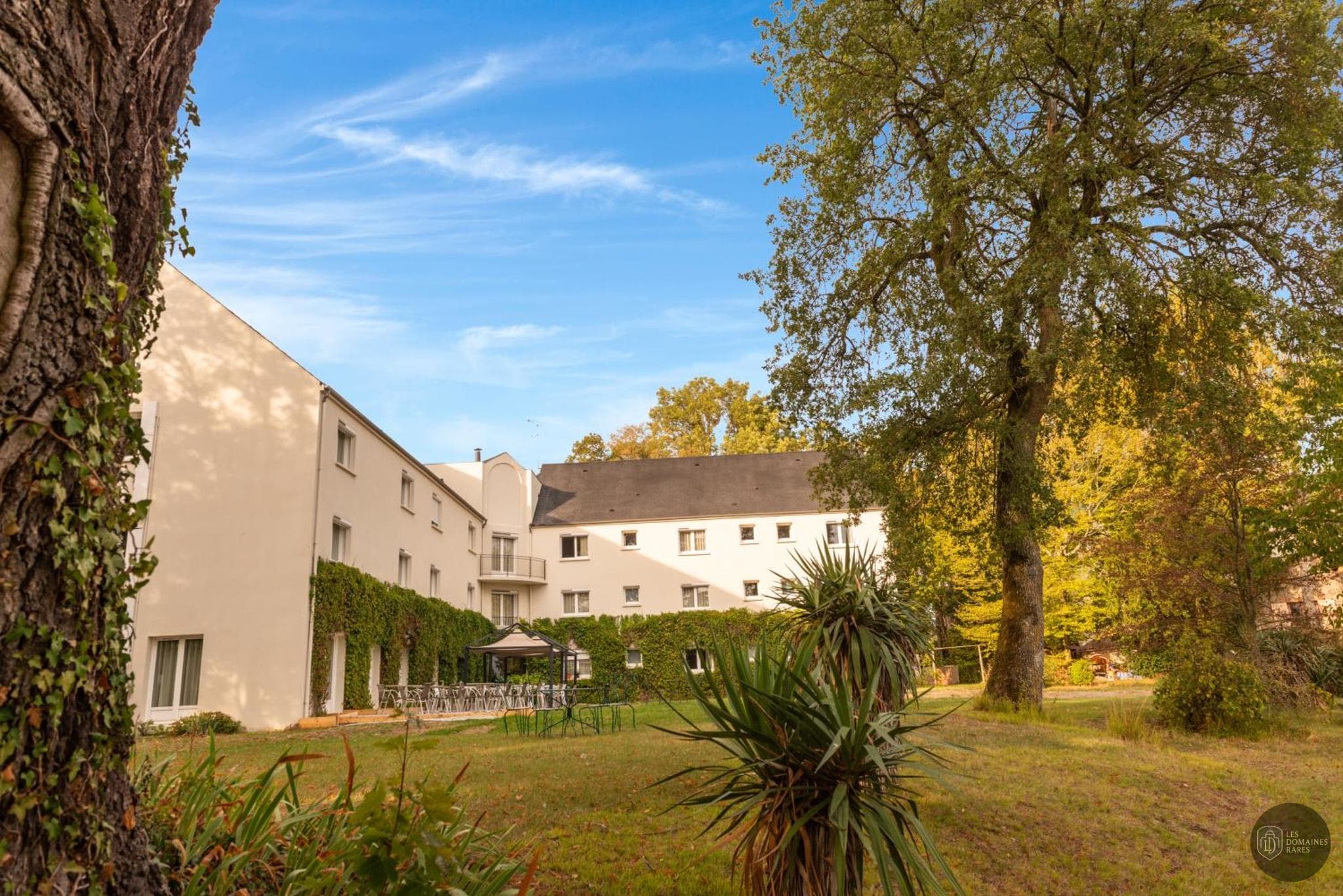 Vue extérieure de l'hôtel Orleans Parc Hotel à La en Centre-Val de Loire