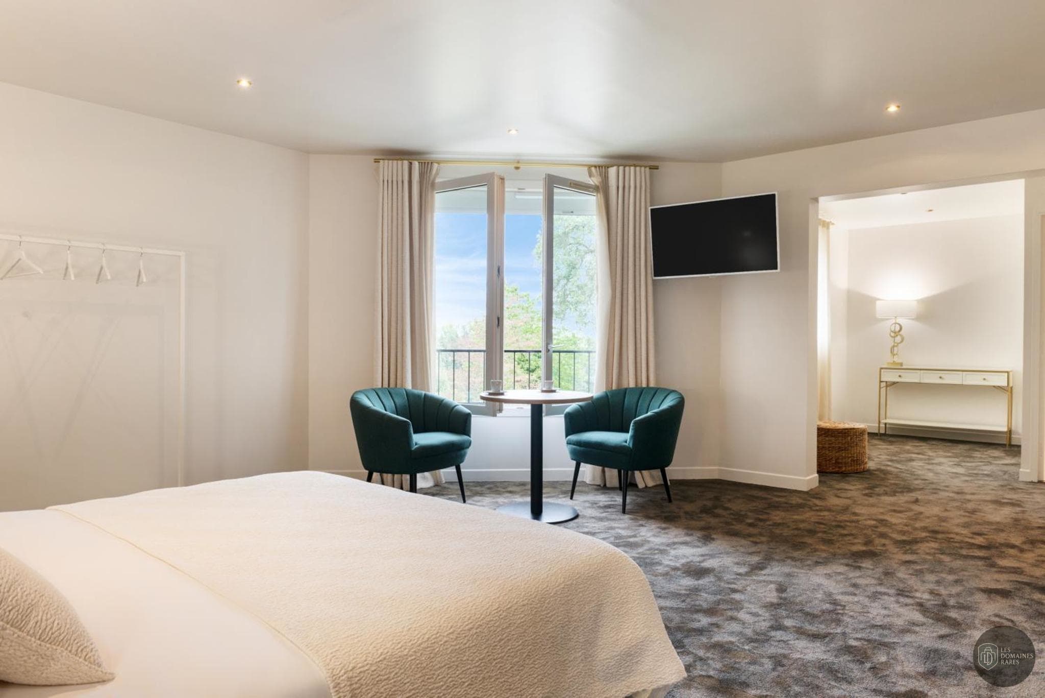 Vue extérieure de l'hôtel Orleans Parc Hotel à La en Centre-Val de Loire