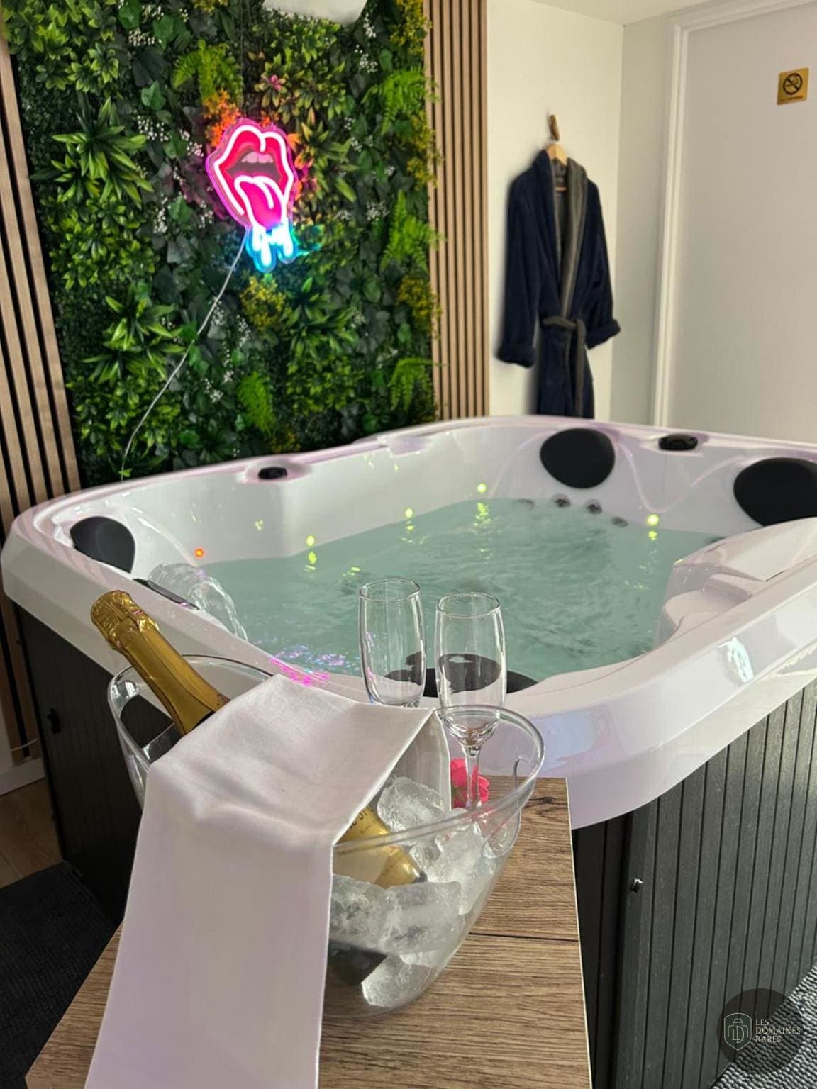 Salle de bain du lieu Osmose à Chessy en Île-de-France