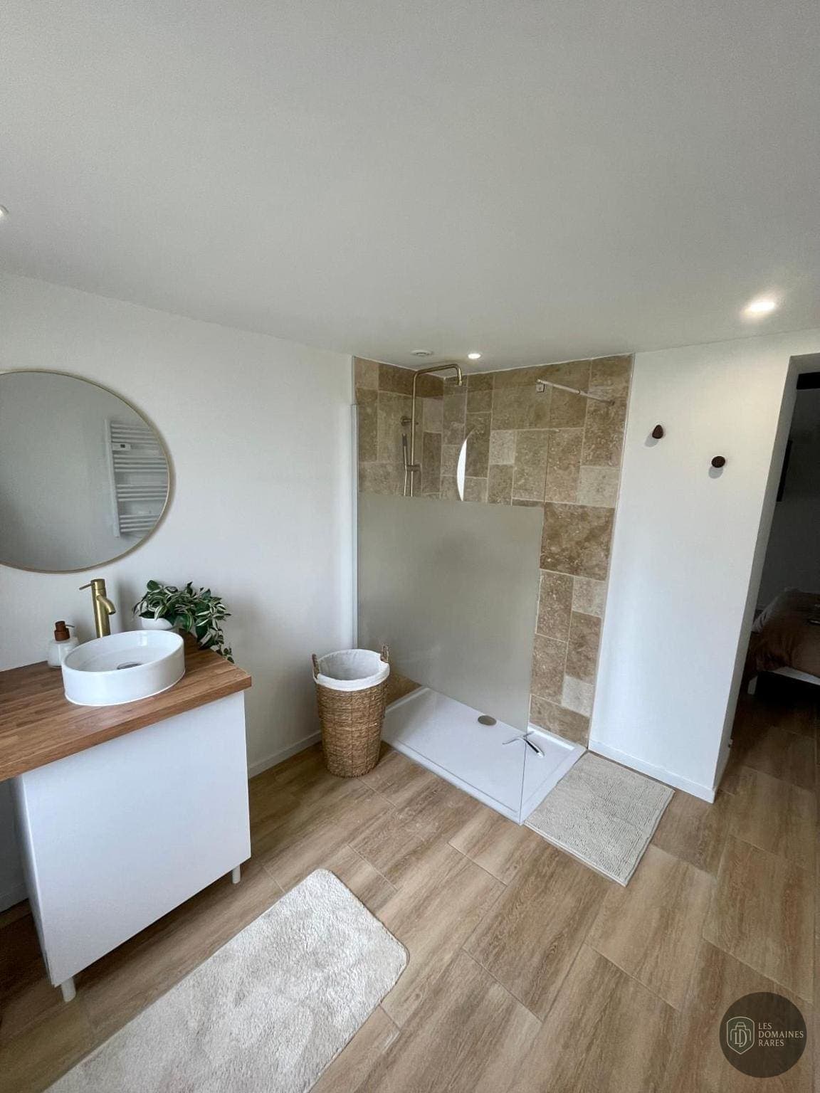 Salle de bain du lieu Osmose à Chessy en Île-de-France