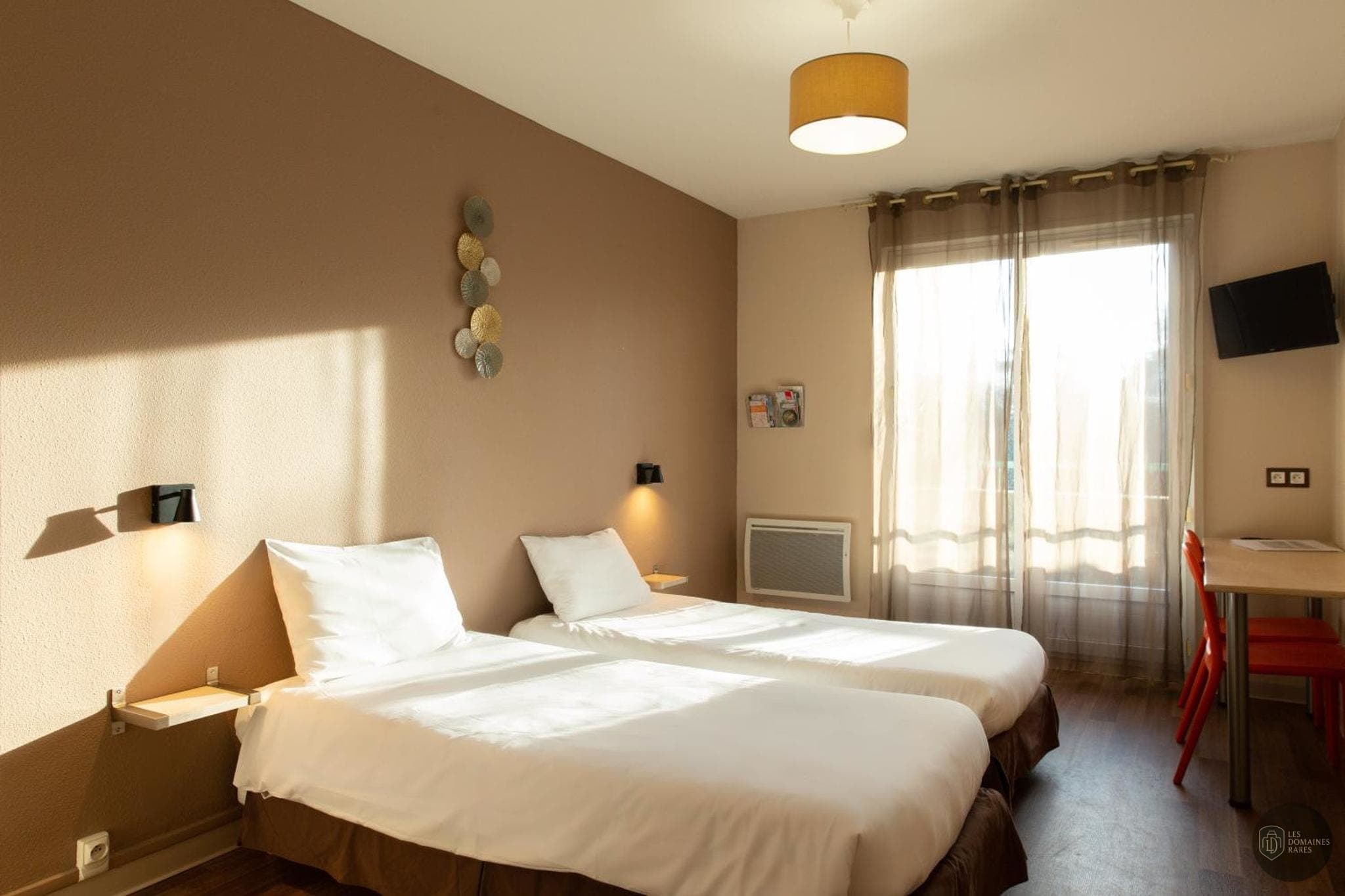 Vue extérieure de l'hôtel Otellia à Blanquefort en Nouvelle-Aquitaine