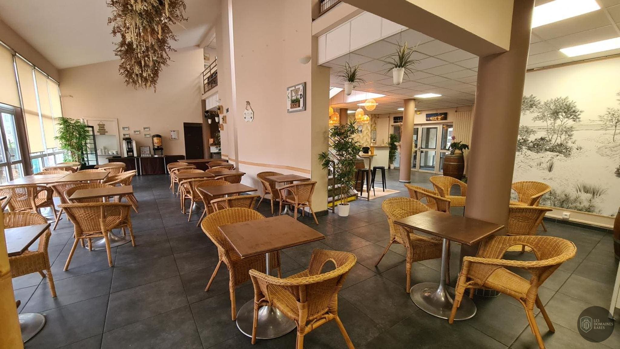 Vue extérieure de l'hôtel Otellia à Blanquefort en Nouvelle-Aquitaine