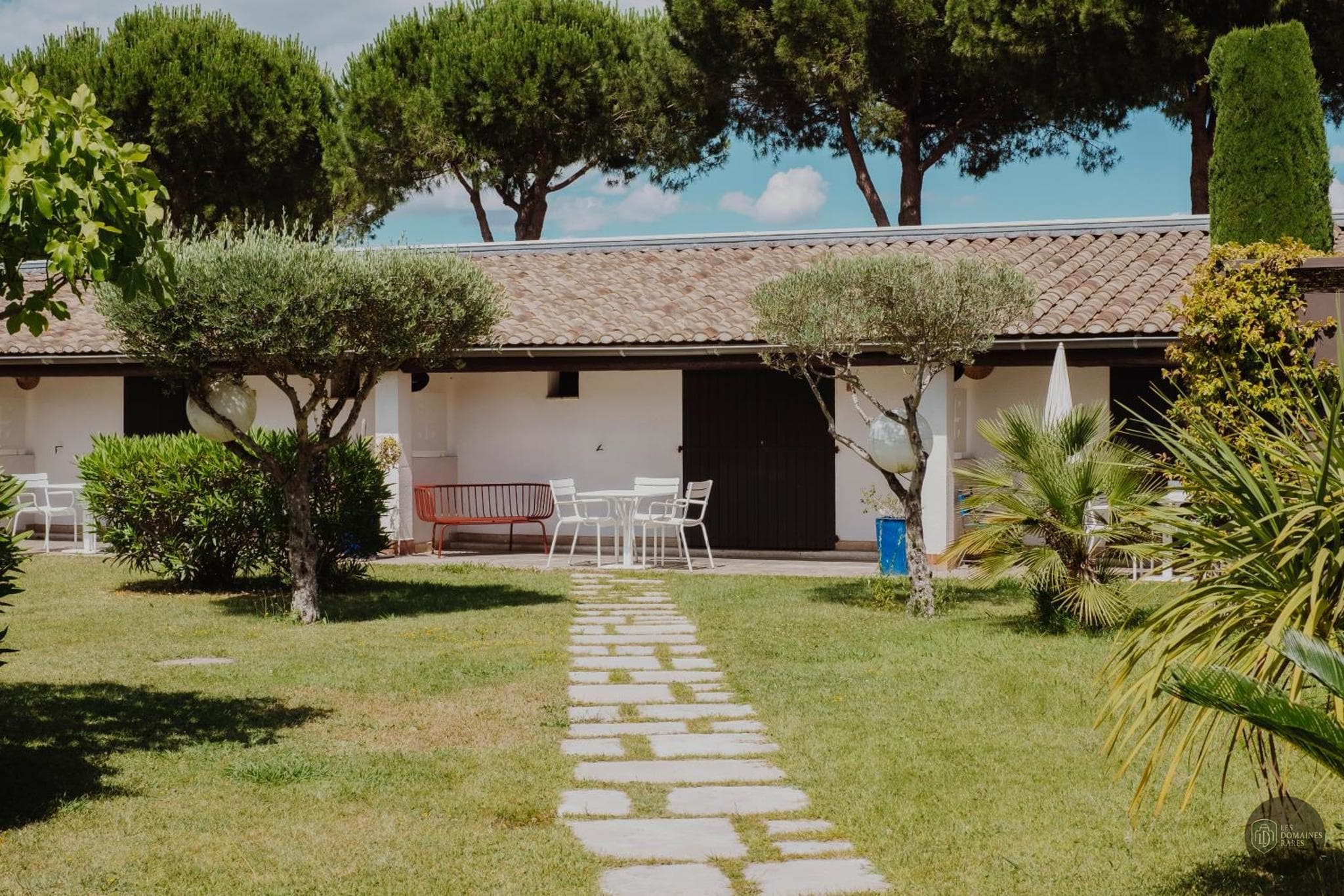 Vue extérieure de l'hôtel Oustau Camarguen à Port en Occitanie