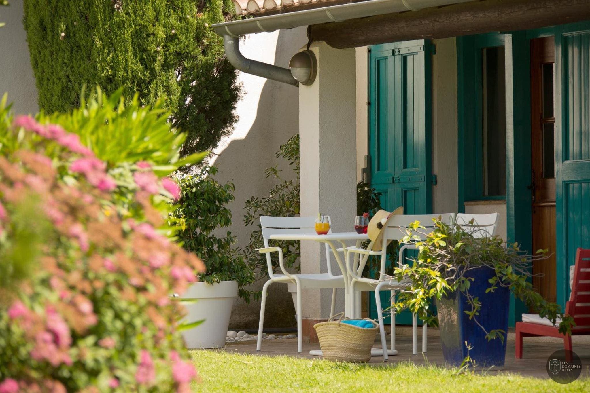 Vue extérieure de l'hôtel Oustau Camarguen à Port en Occitanie