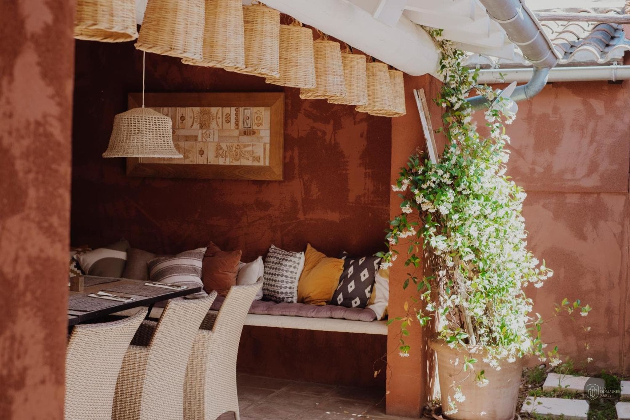 Espace intérieur de l'hôtel Oustau Camarguen à Port en Occitanie