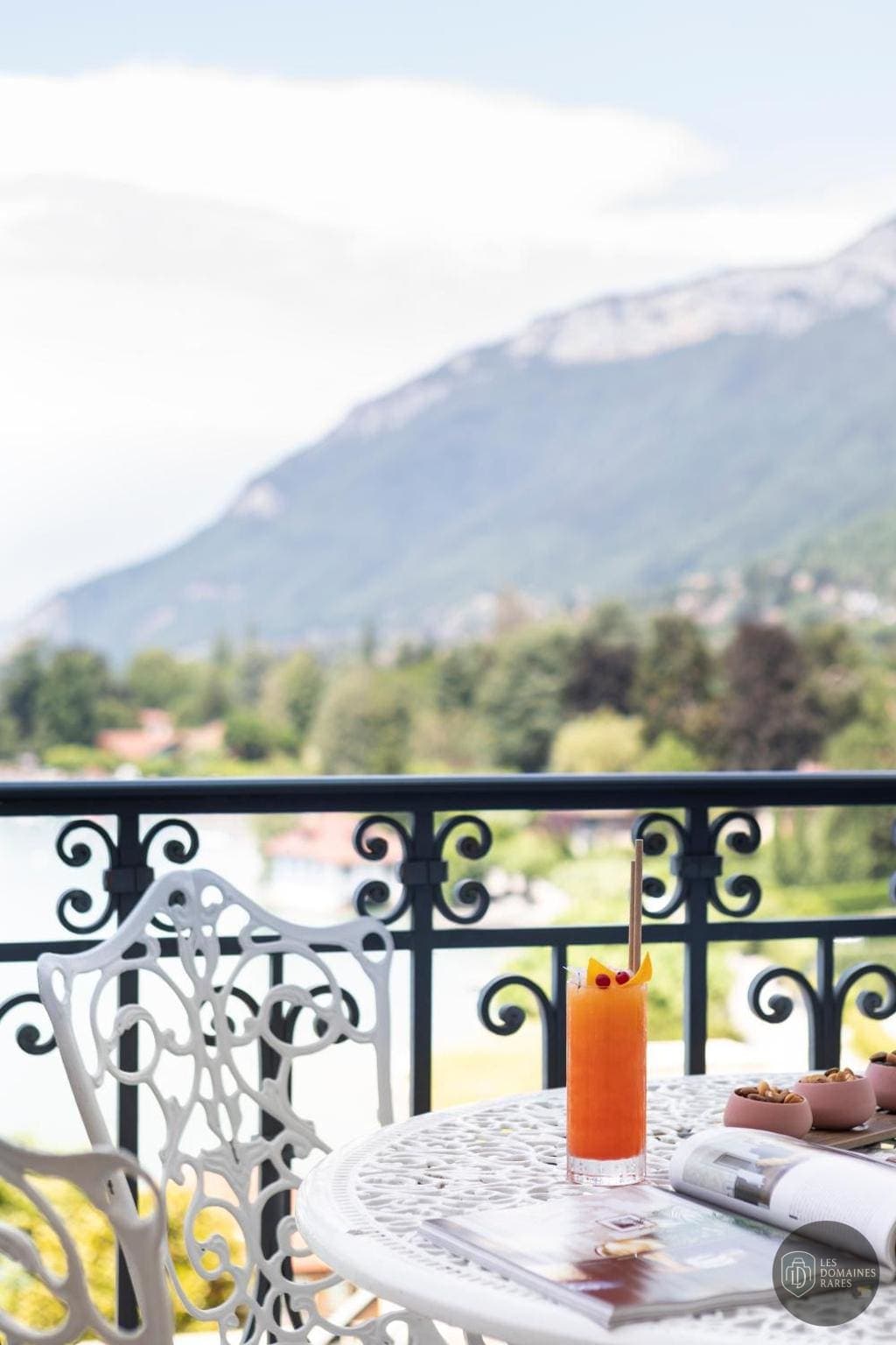 Vue extérieure de l'hôtel Palace de Menthon en Auvergne-Rhône-Alpes