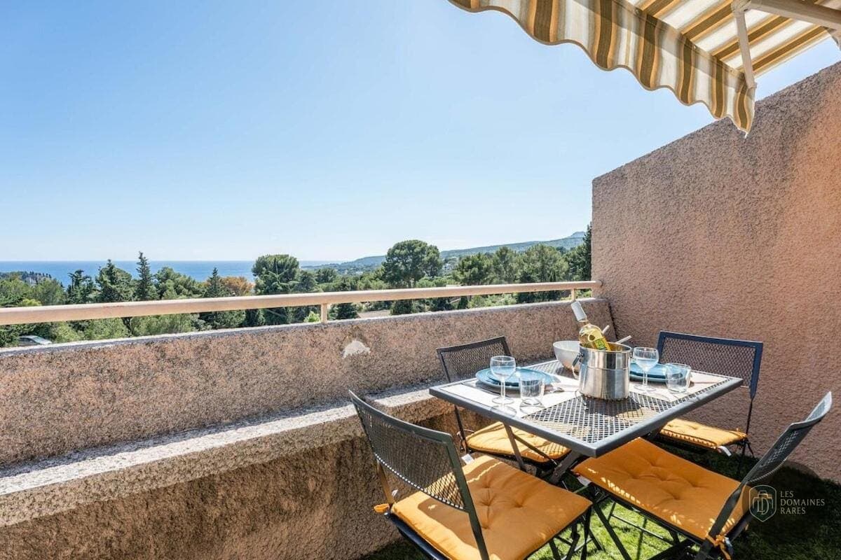 Vue extérieure du palais Palais Neptune à Toulon en Provence-Alpes-Côte d'Azur