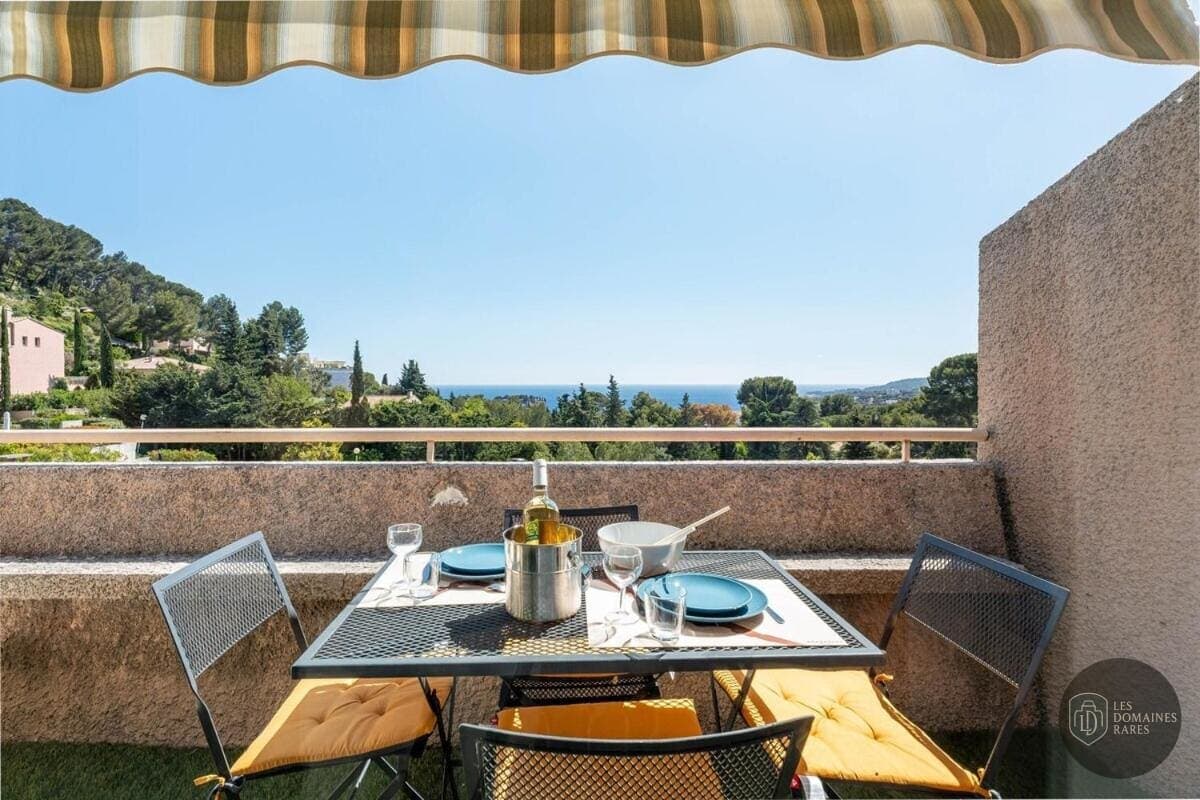 Vue extérieure du palais Palais Neptune à Toulon en Provence-Alpes-Côte d'Azur