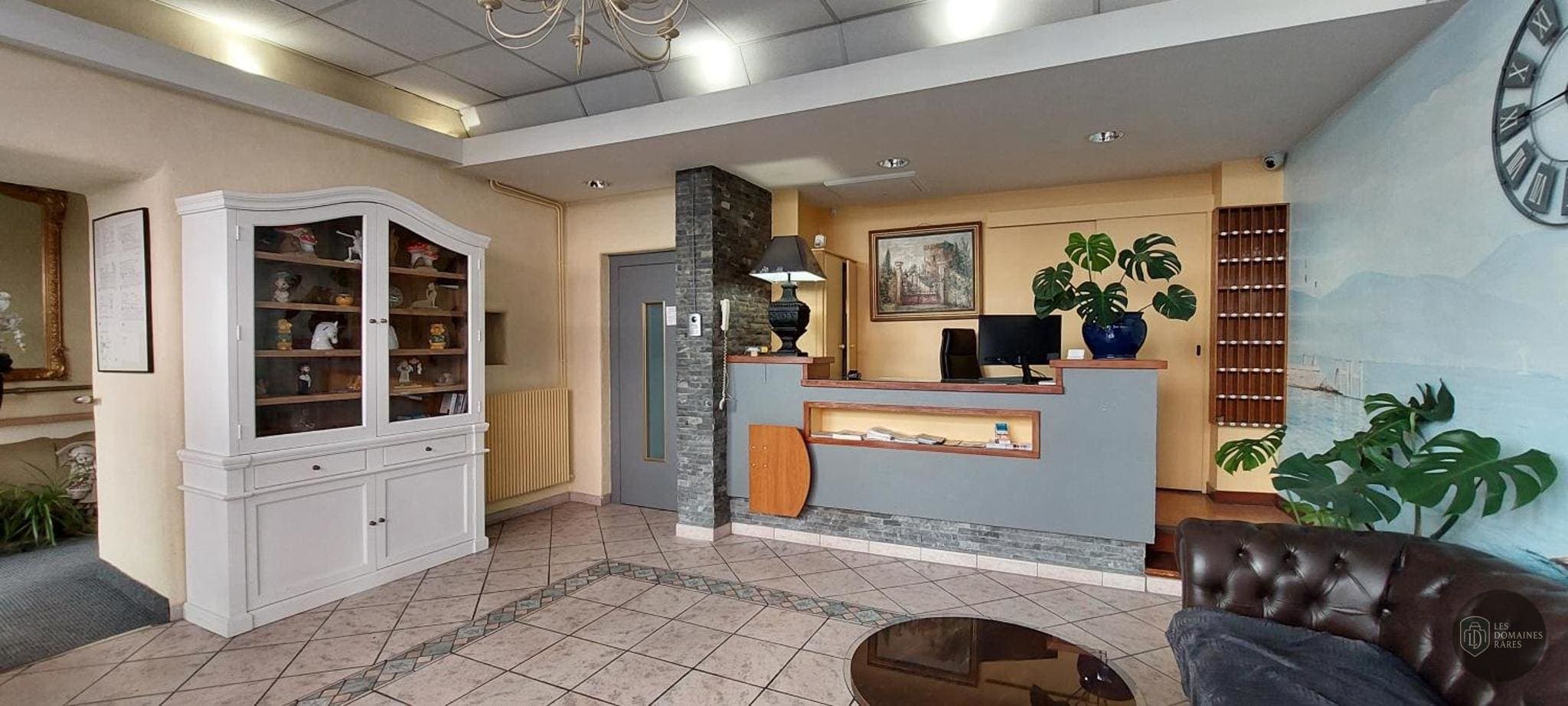 Espace intérieur de l'hôtel Palais du Lac à Vichy en Auvergne-Rhône-Alpes