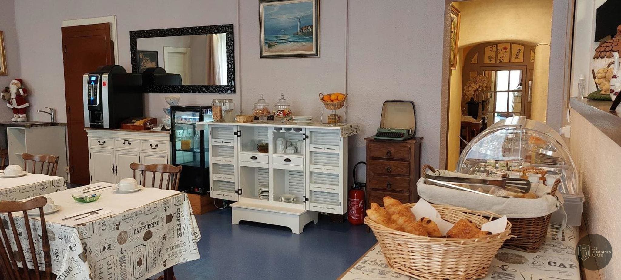 Espace intérieur de l'hôtel Palais du Lac à Vichy en Auvergne-Rhône-Alpes