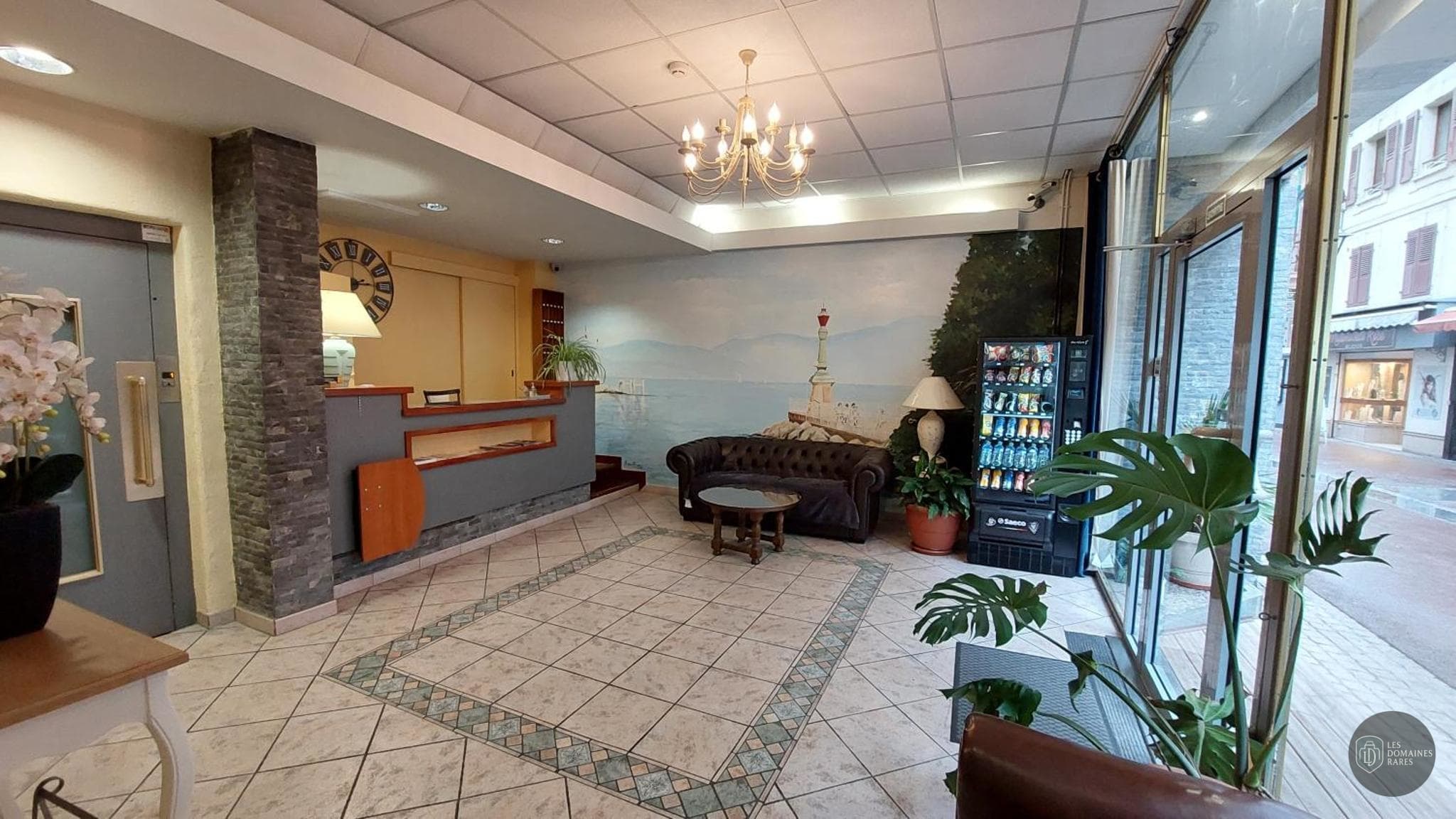 Espace intérieur de l'hôtel Palais du Lac à Vichy en Auvergne-Rhône-Alpes