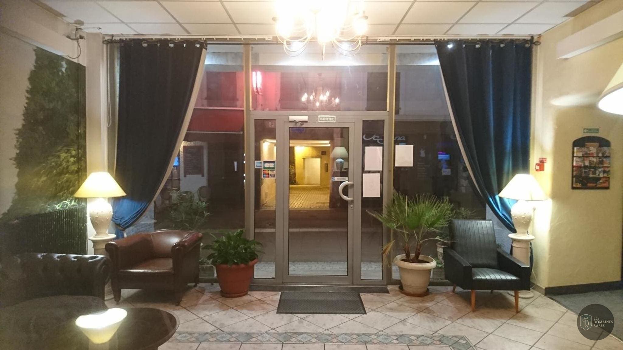 Espace intérieur de l'hôtel Palais du Lac à Vichy en Auvergne-Rhône-Alpes