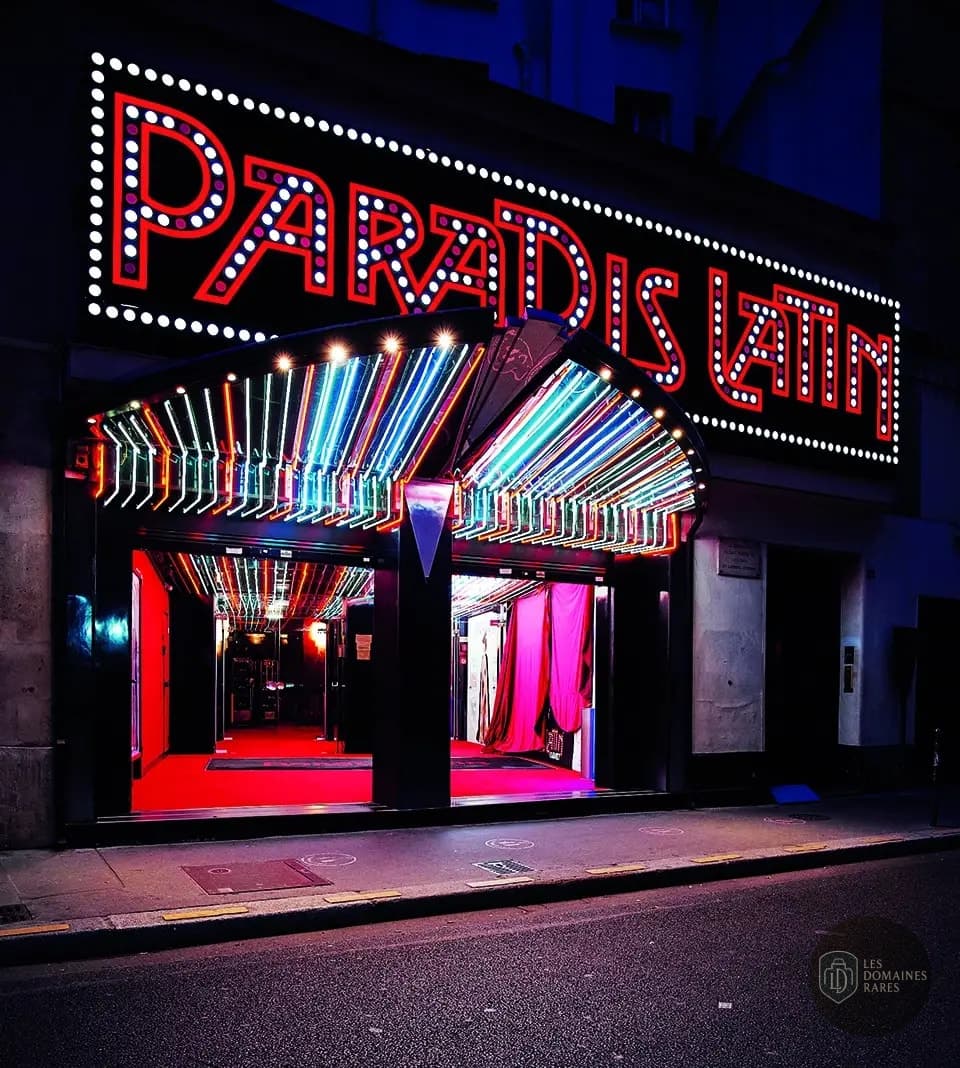 Vue extérieure du moulin Paradis Latin à Paris en Île-de-France