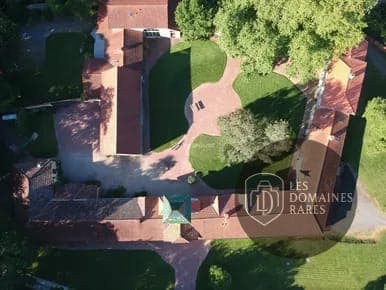Vue extérieure du lieu Parc de Tirpoil à Montilliers en Pays de la Loire