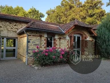 Vue extérieure du lieu Parc de Tirpoil à Montilliers en Pays de la Loire