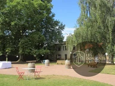 Vue extérieure du lieu Parc de Tirpoil à Montilliers en Pays de la Loire