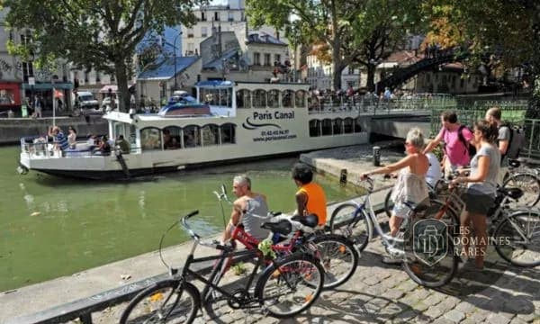 Bateau de croisière Paris Canal sur le canal