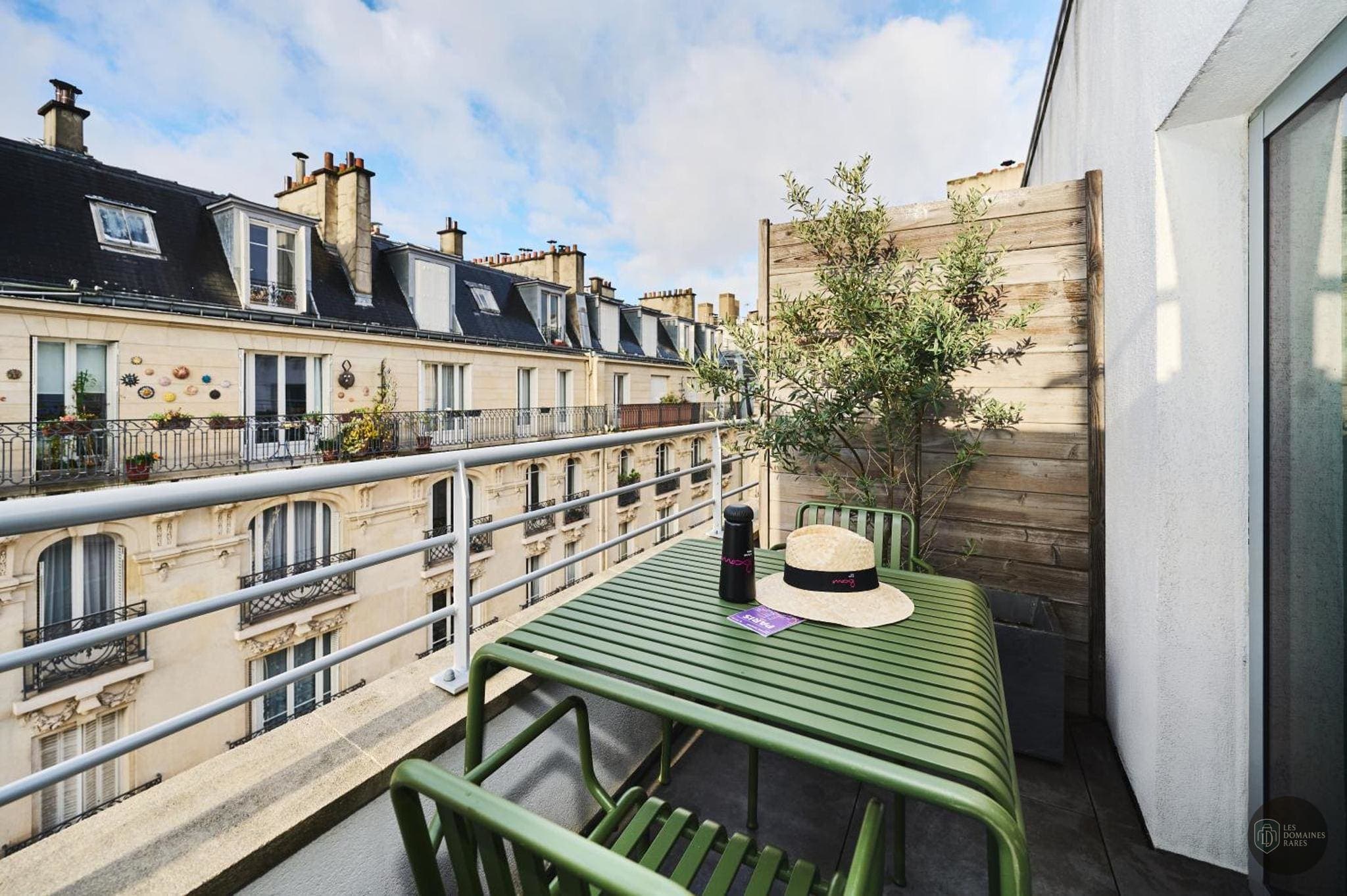 Paris Periferic — Extérieur