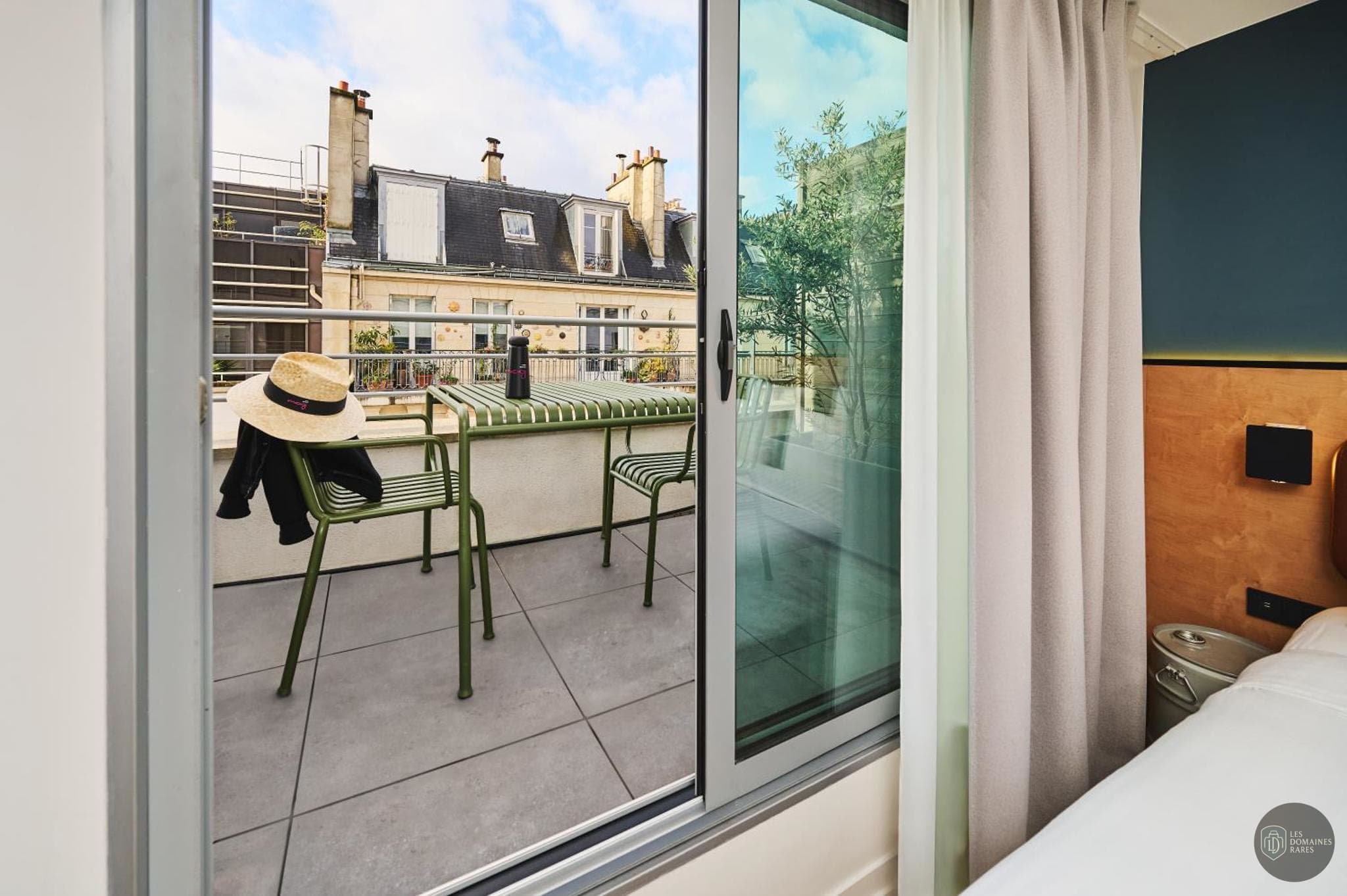 Paris Periferic — Extérieur