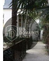 Allée ombragée dans le jardin